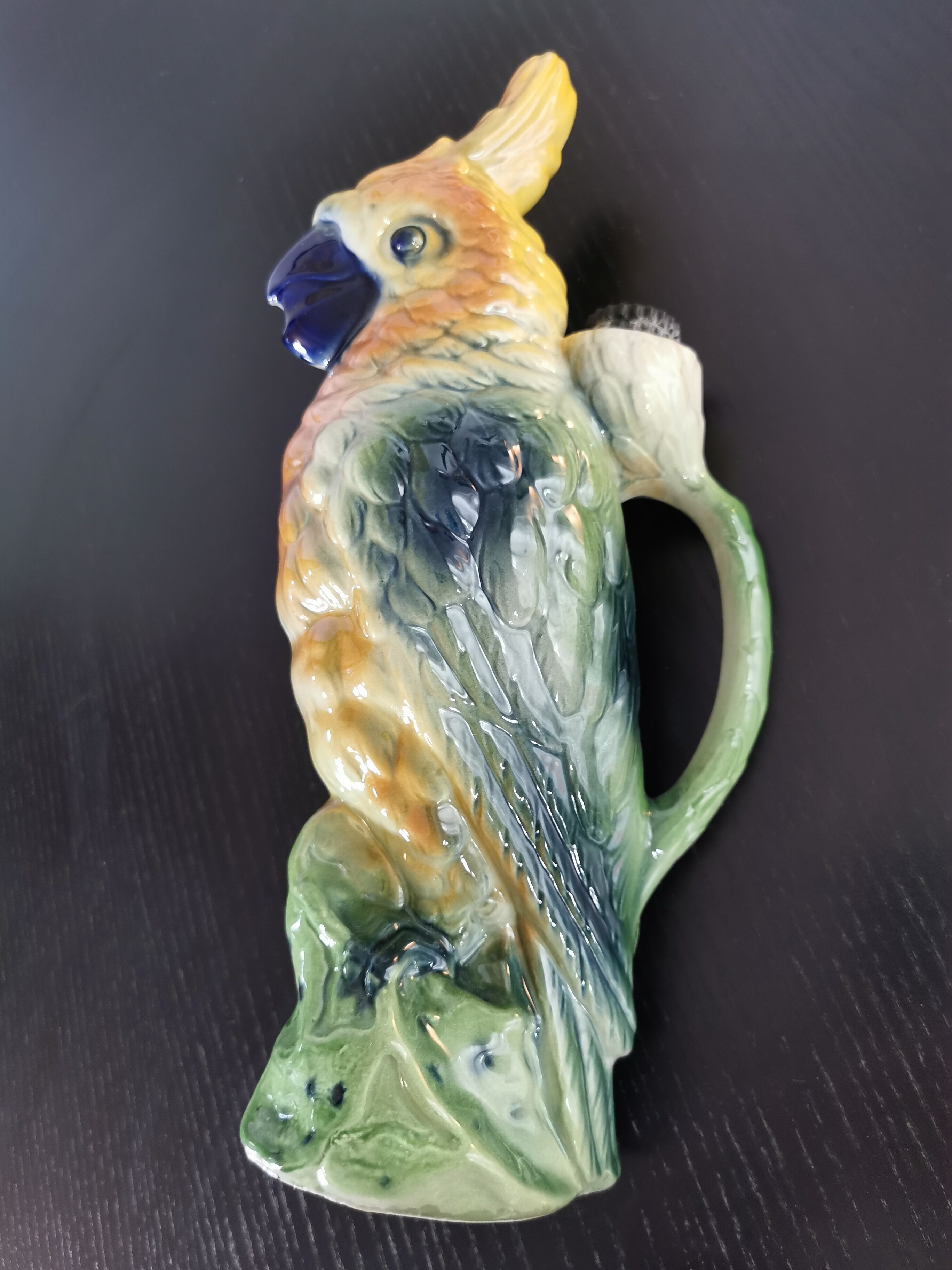 Pitcher in parrot slurry