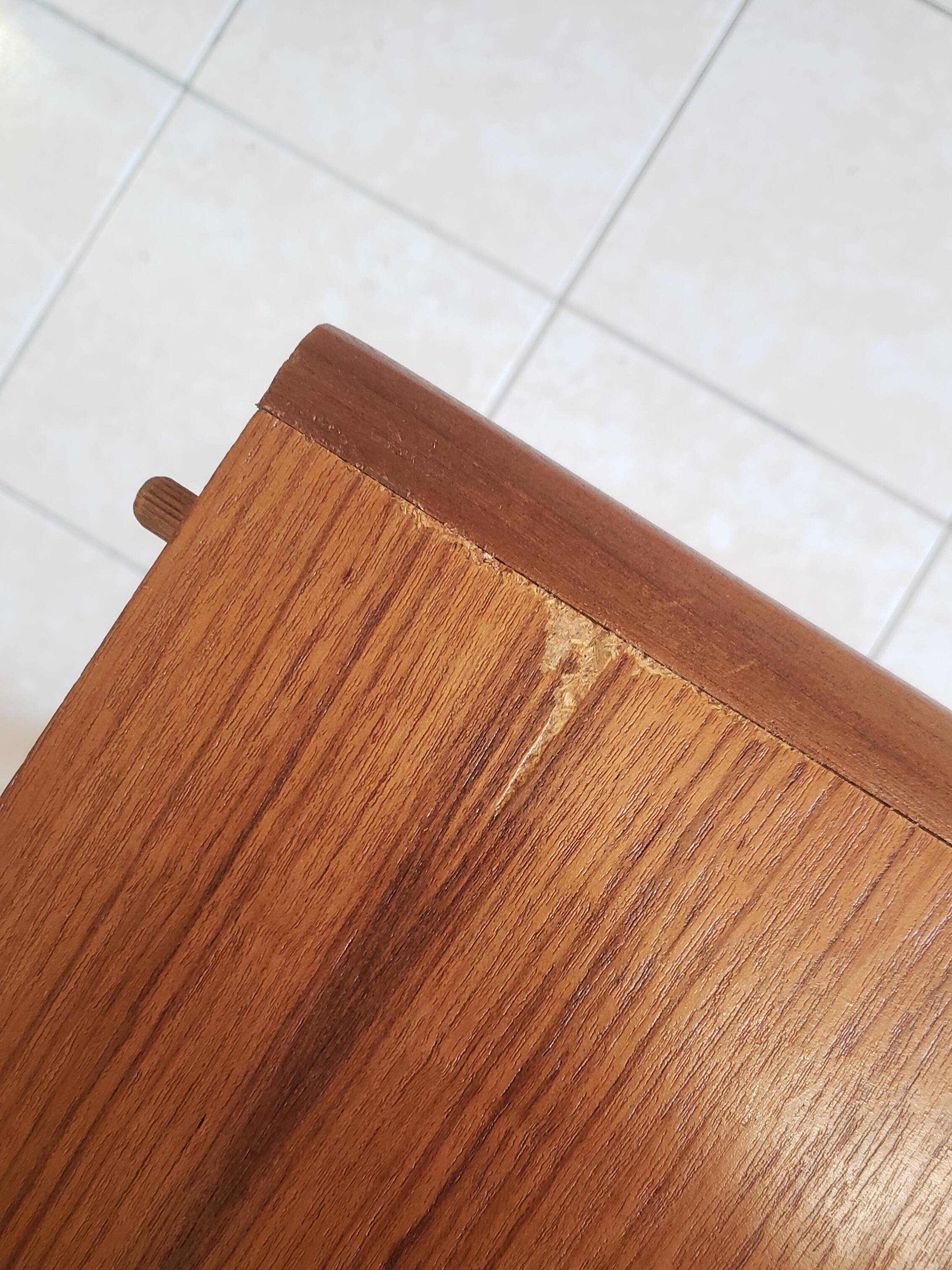 Baumann extendable round table