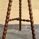 Tabouret haut tripode