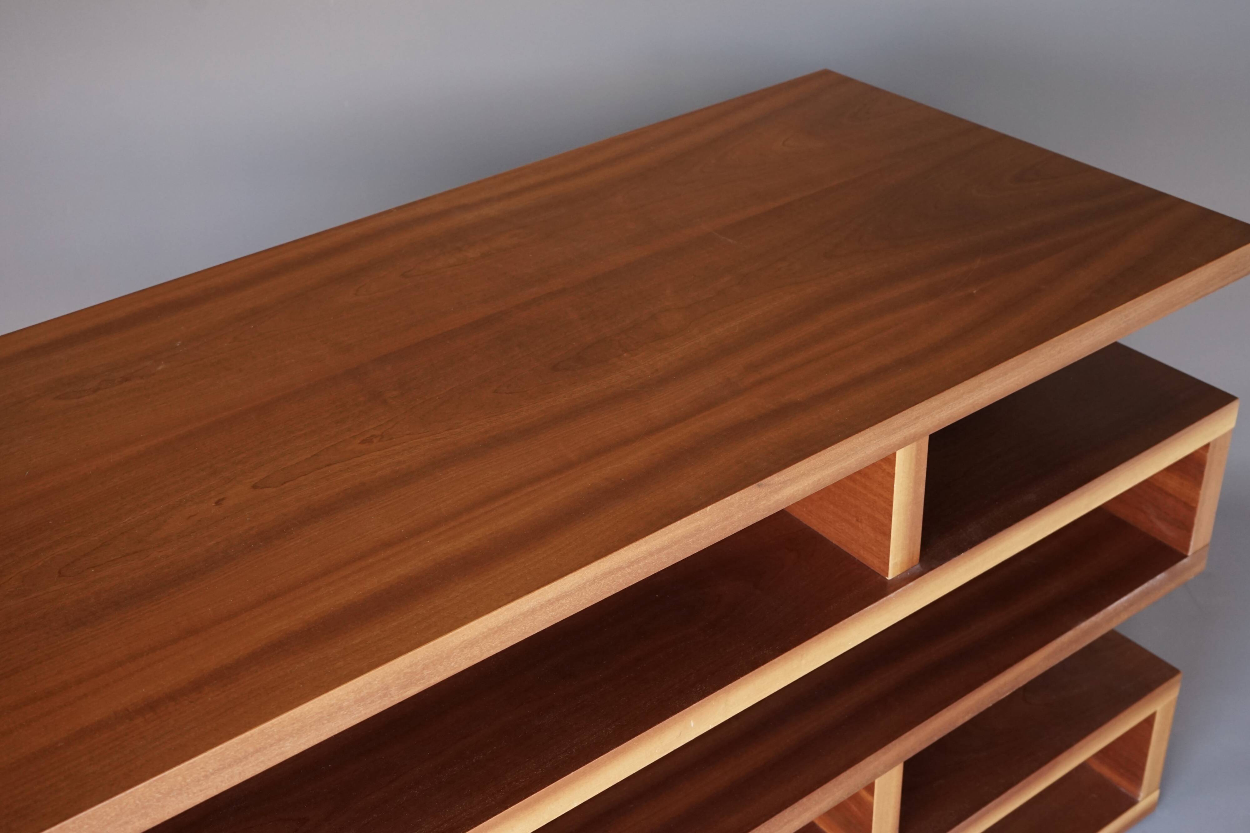 Meuble de rangement en teck. Italie, années 1960.