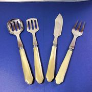 Set of 4 serving cutlery for fish