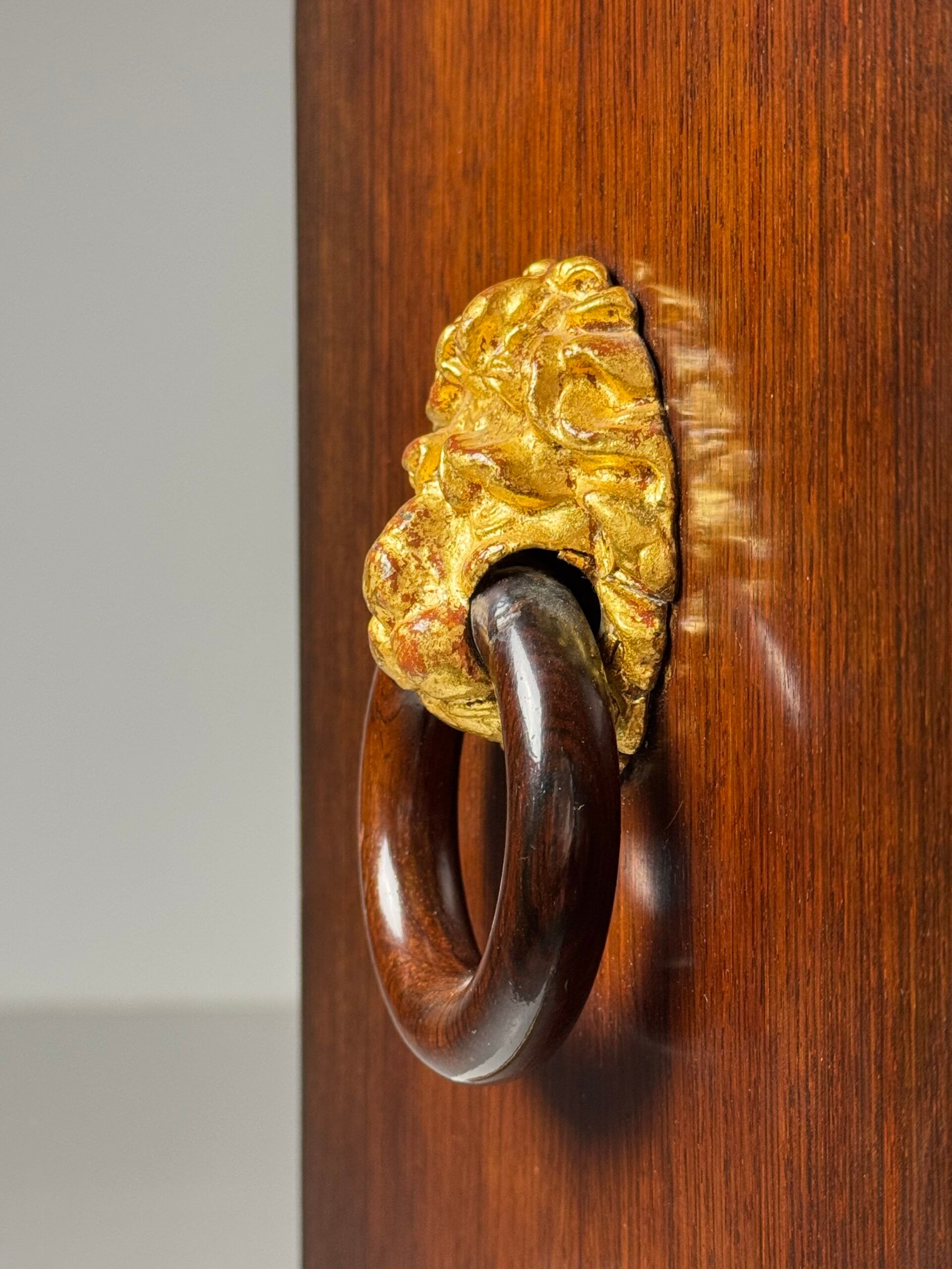 Cabinet d'art en marqueterie allemande