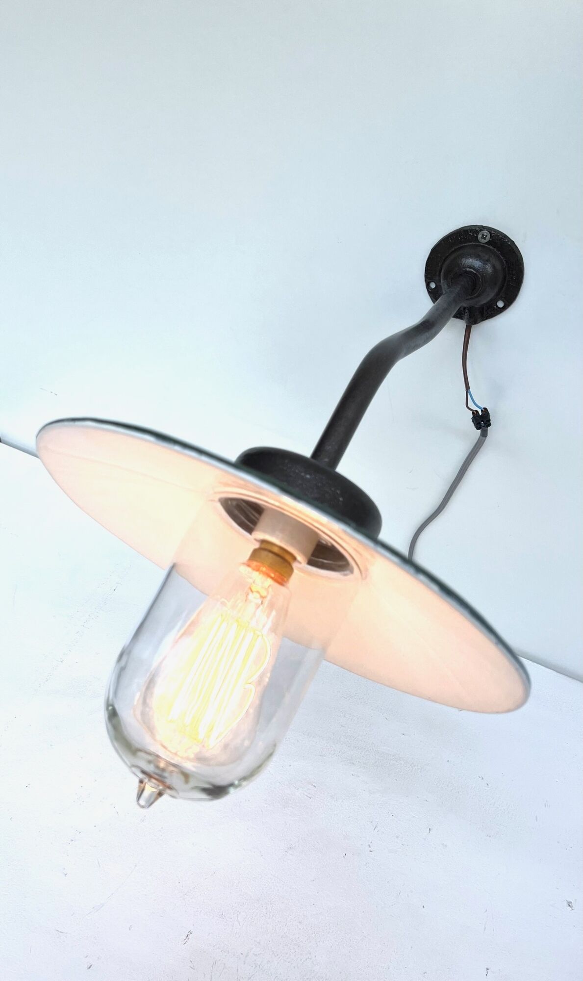 Wall lamp COL de Cygne in cast steel, fully restored 1920 1930