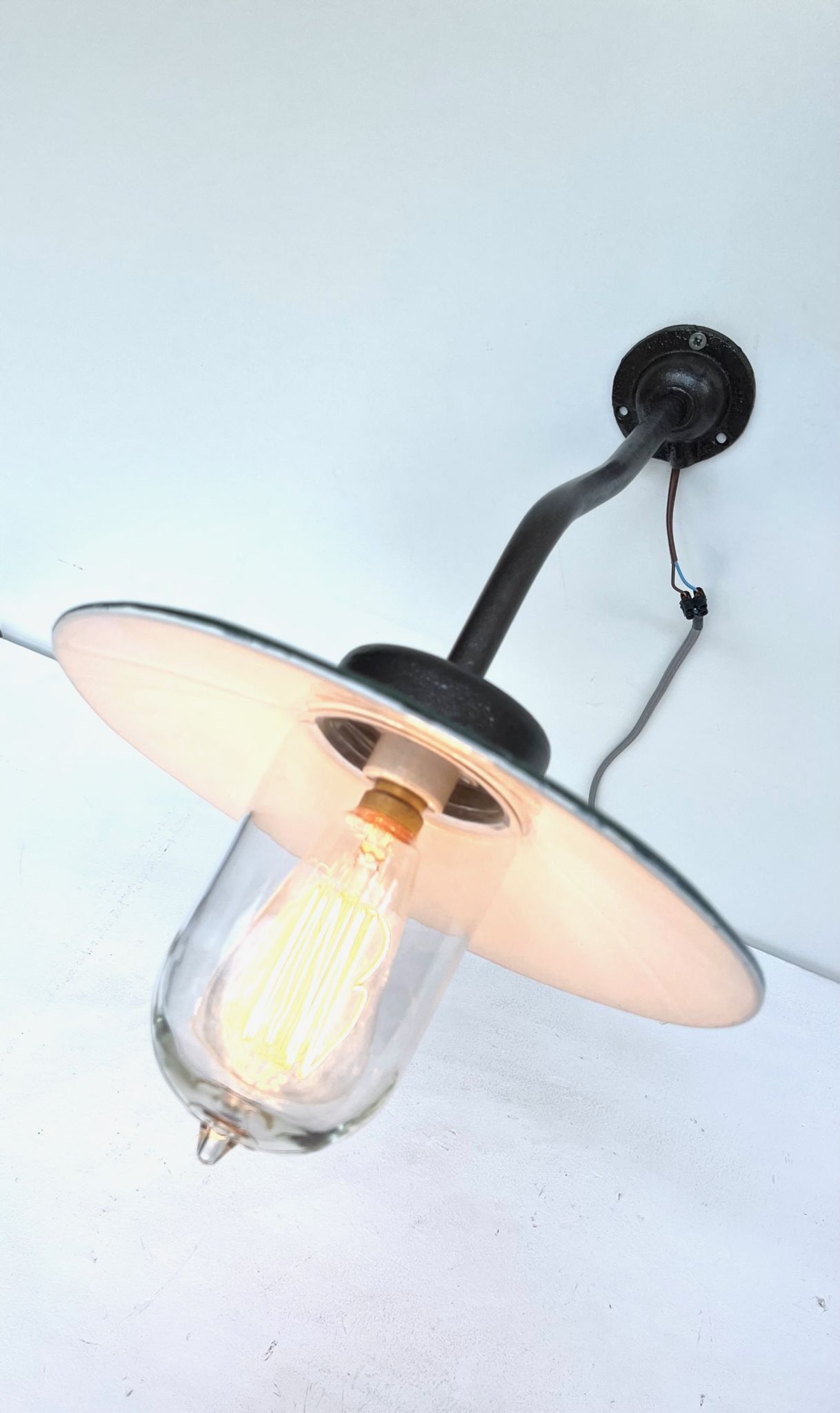 Wall lamp COL de Cygne in cast steel, fully restored 1920 1930