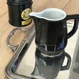 Pot à lait en faïence noire et blanche