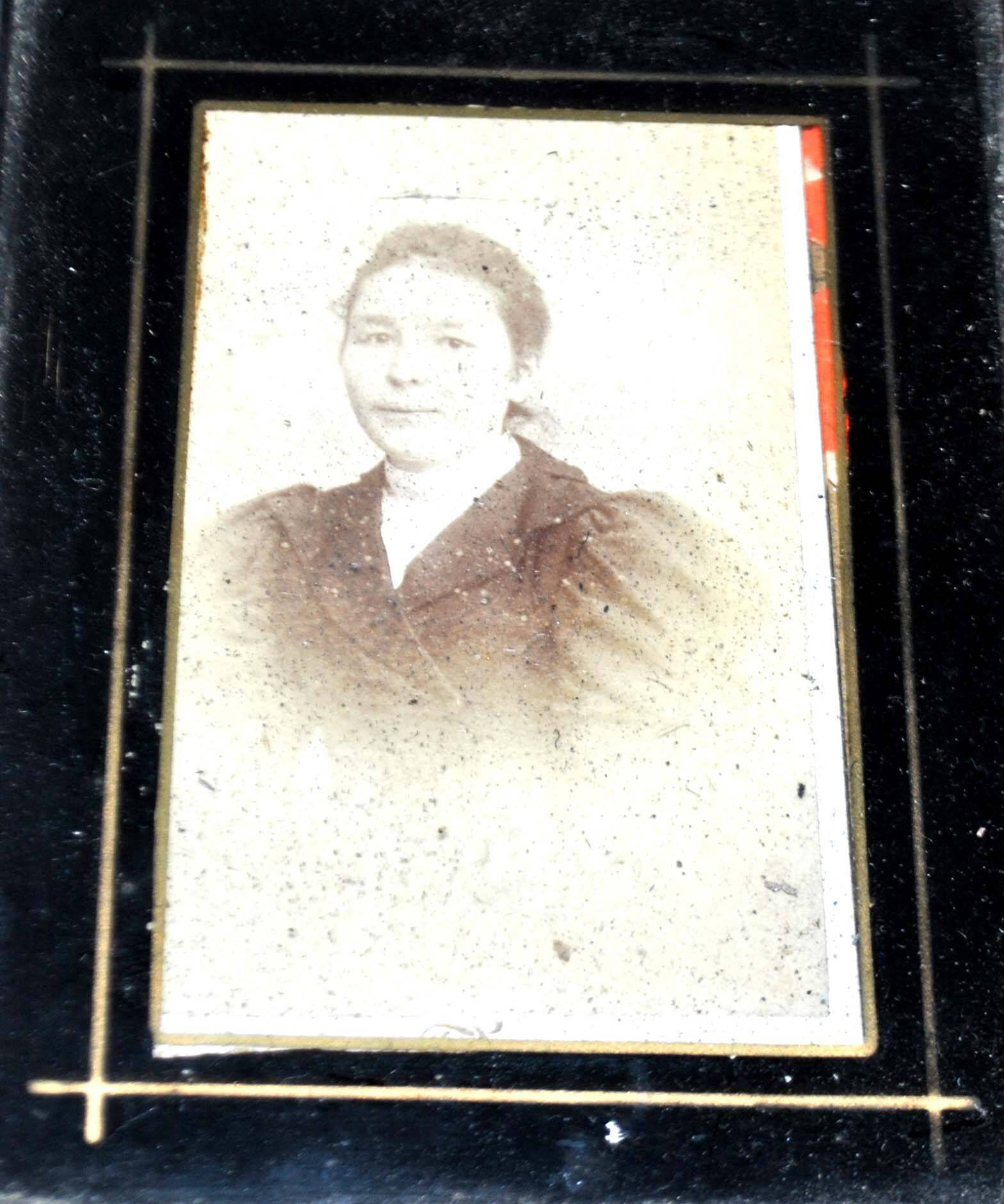 Old frame in black wood and painted glass fixed under glass 1900 - old sepia photograph