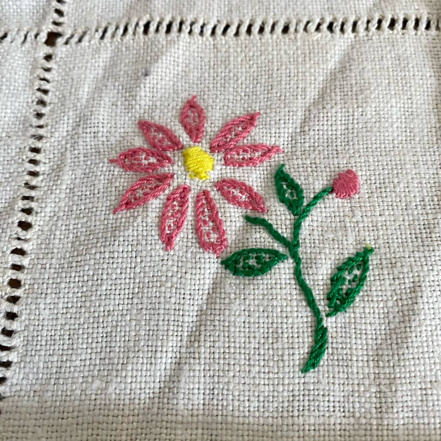 Embroidered linen square napkins