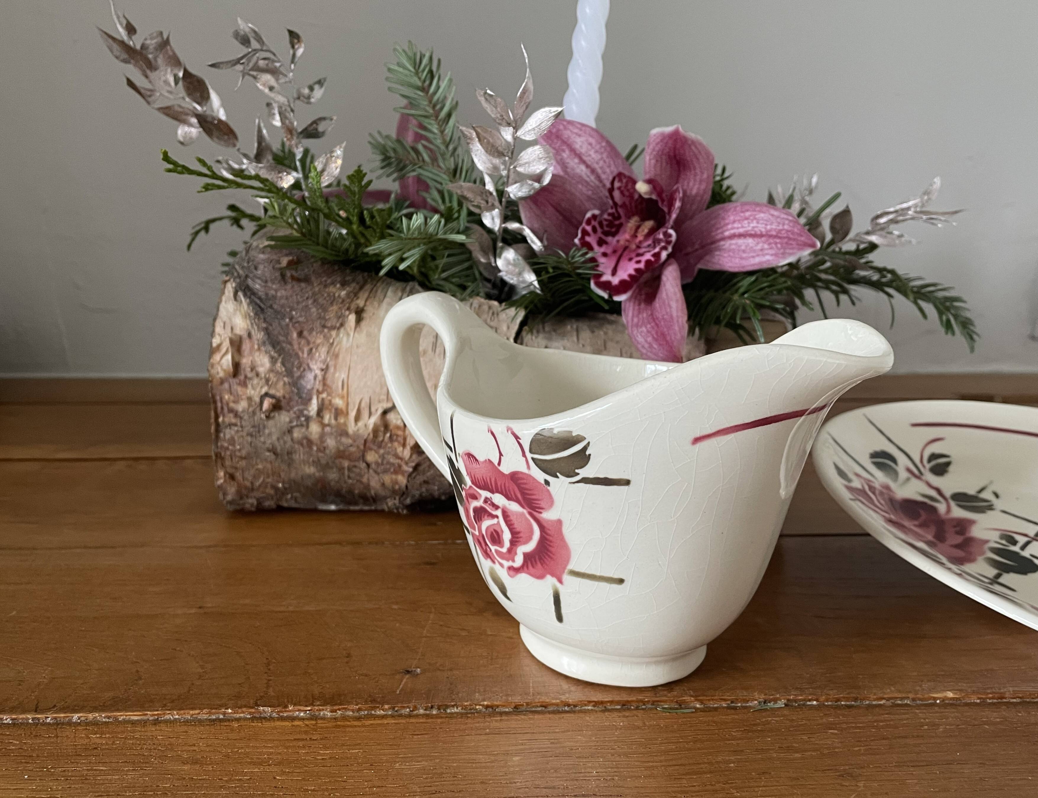 Antique sauce boat in Badonviller earthenware.