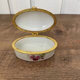 Oval pill box