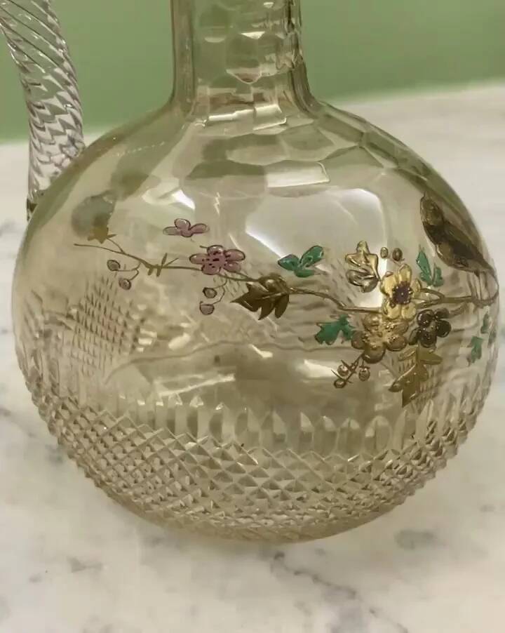 19th-century antique liqueur decanter (DLG Baccarat) cut crystal with bird decoration.