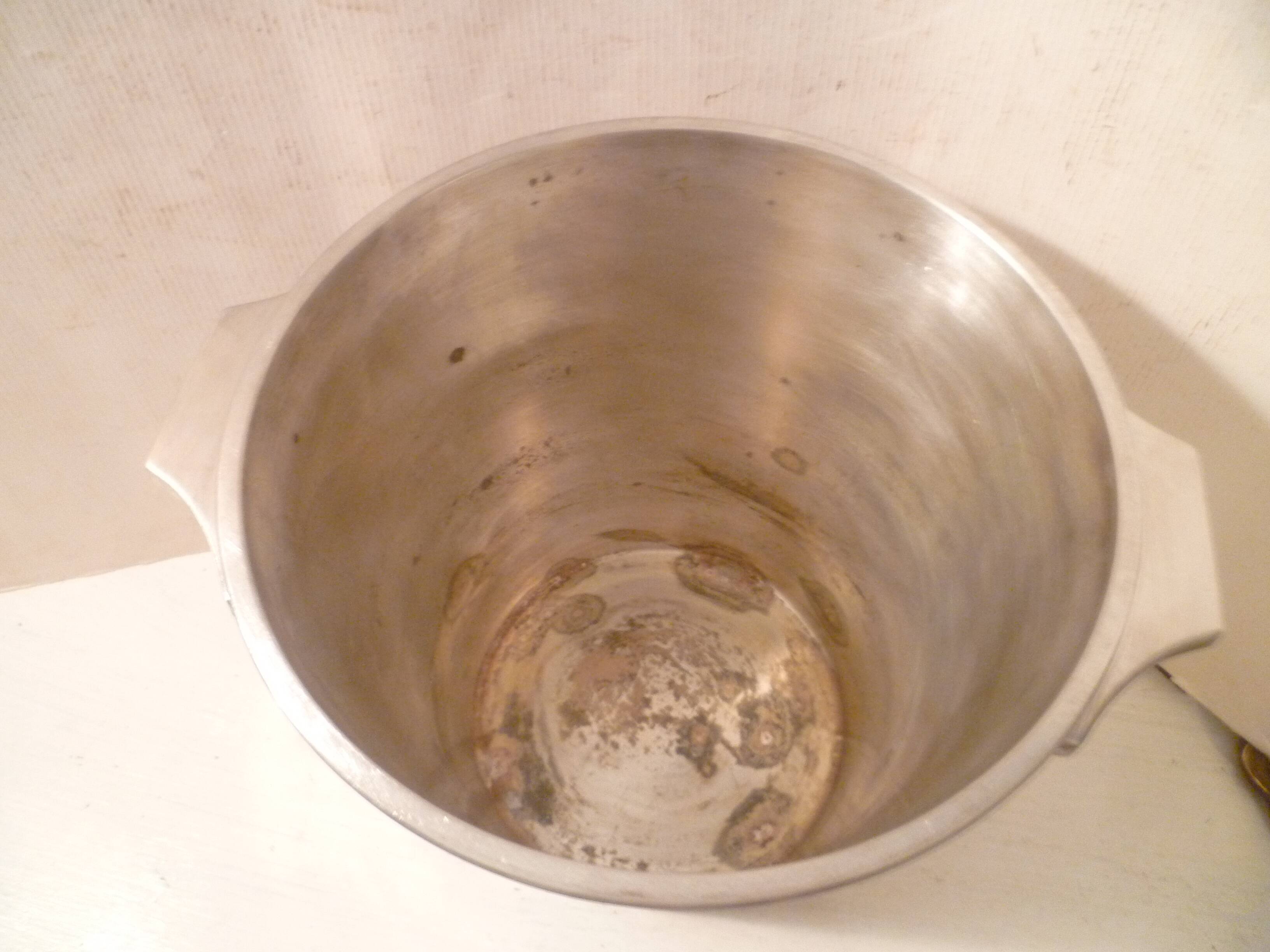 Champagne bucket / Champagne bucket design in silver-plated metal, St Medard.
