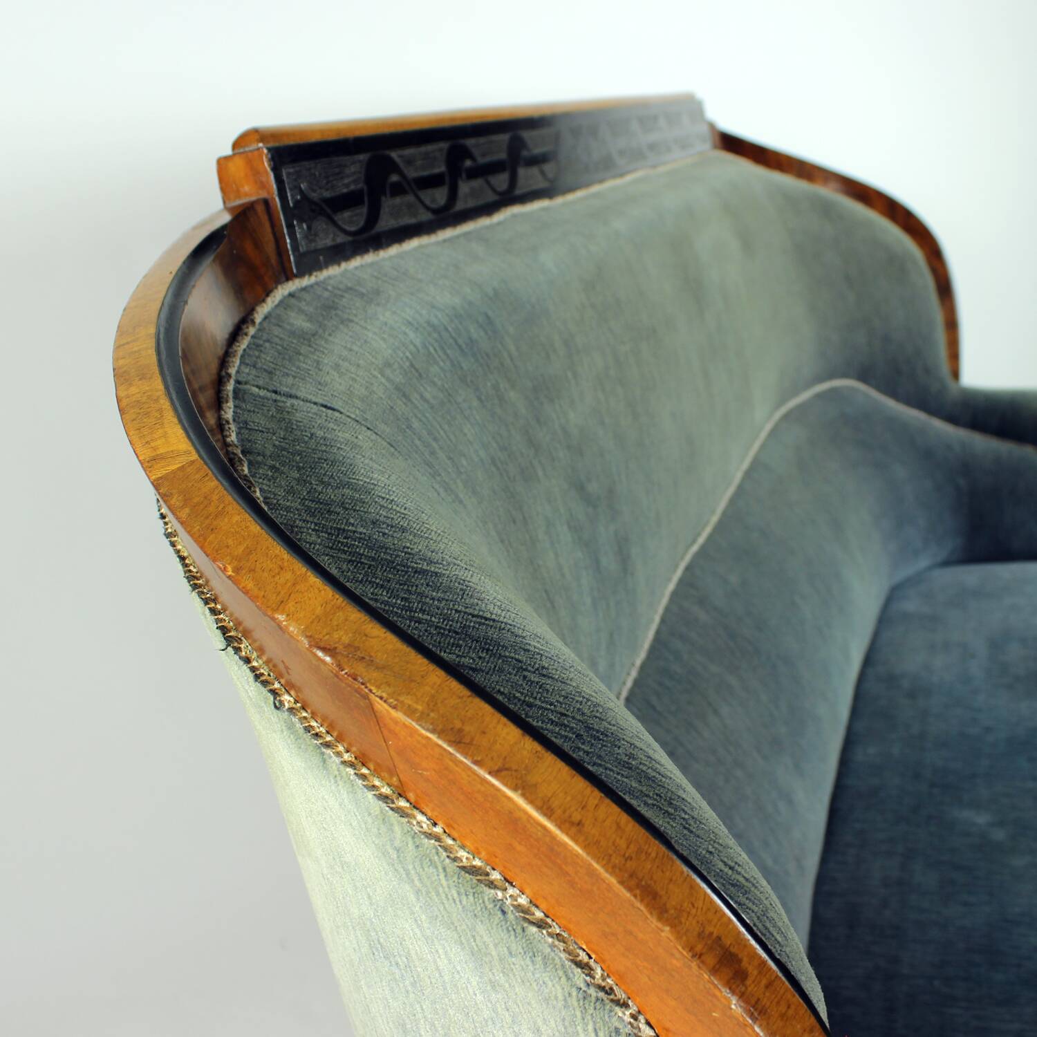 Unique Biedermeier sofa in original fabric and walnut veneer, Vienna, Austria circa 1825