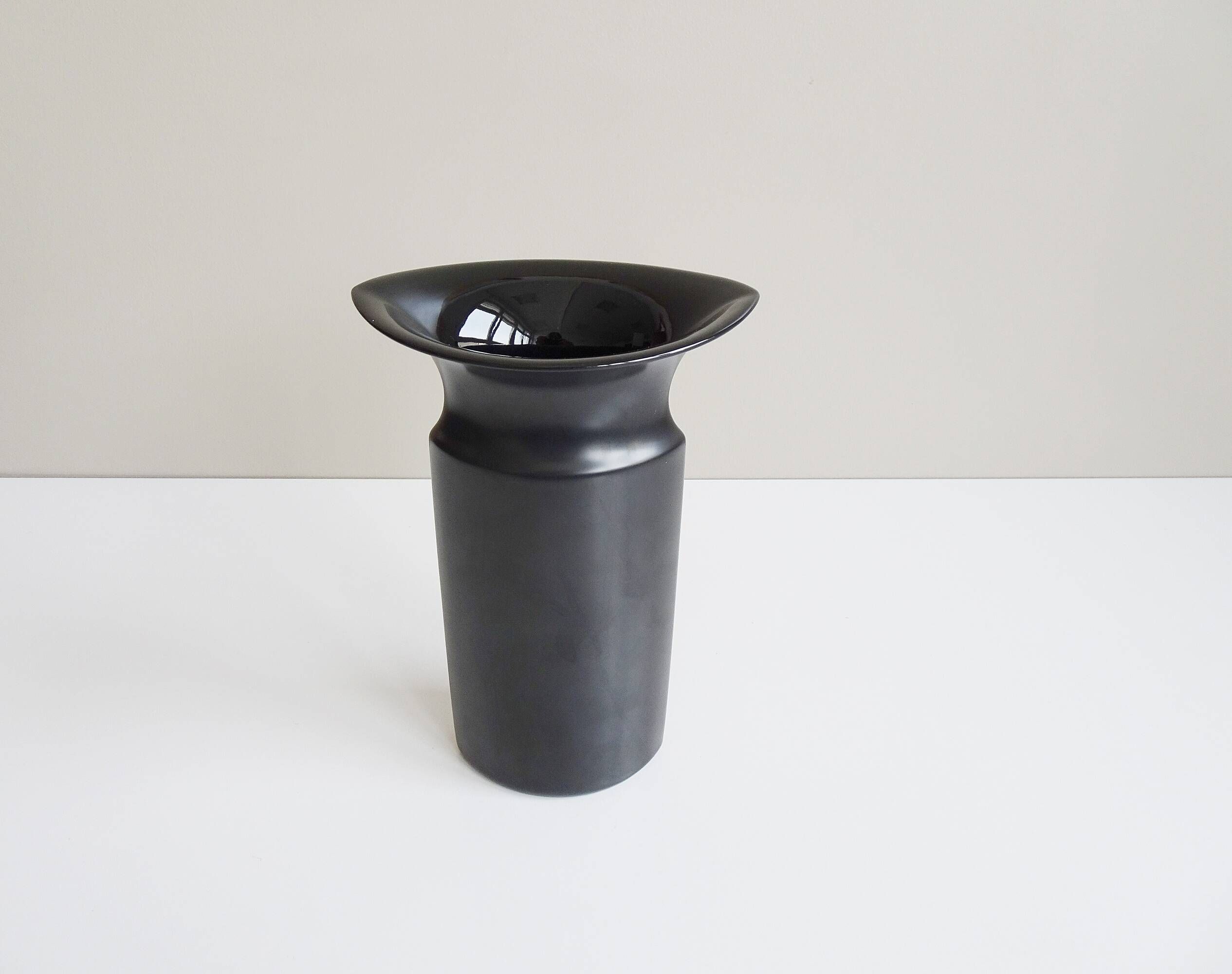 Vase from Rosenthal Studio Line - Porcelaine Noire - Design James Kirkwood