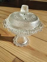 Bonbonnière sur pied en verre moulé – Décor texturé vintage