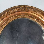Antique oval mirror with original stucco and gilt wood frame, 37x31 cm. Beautiful patina.
