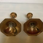 Paire de petits bougeoirs en laiton