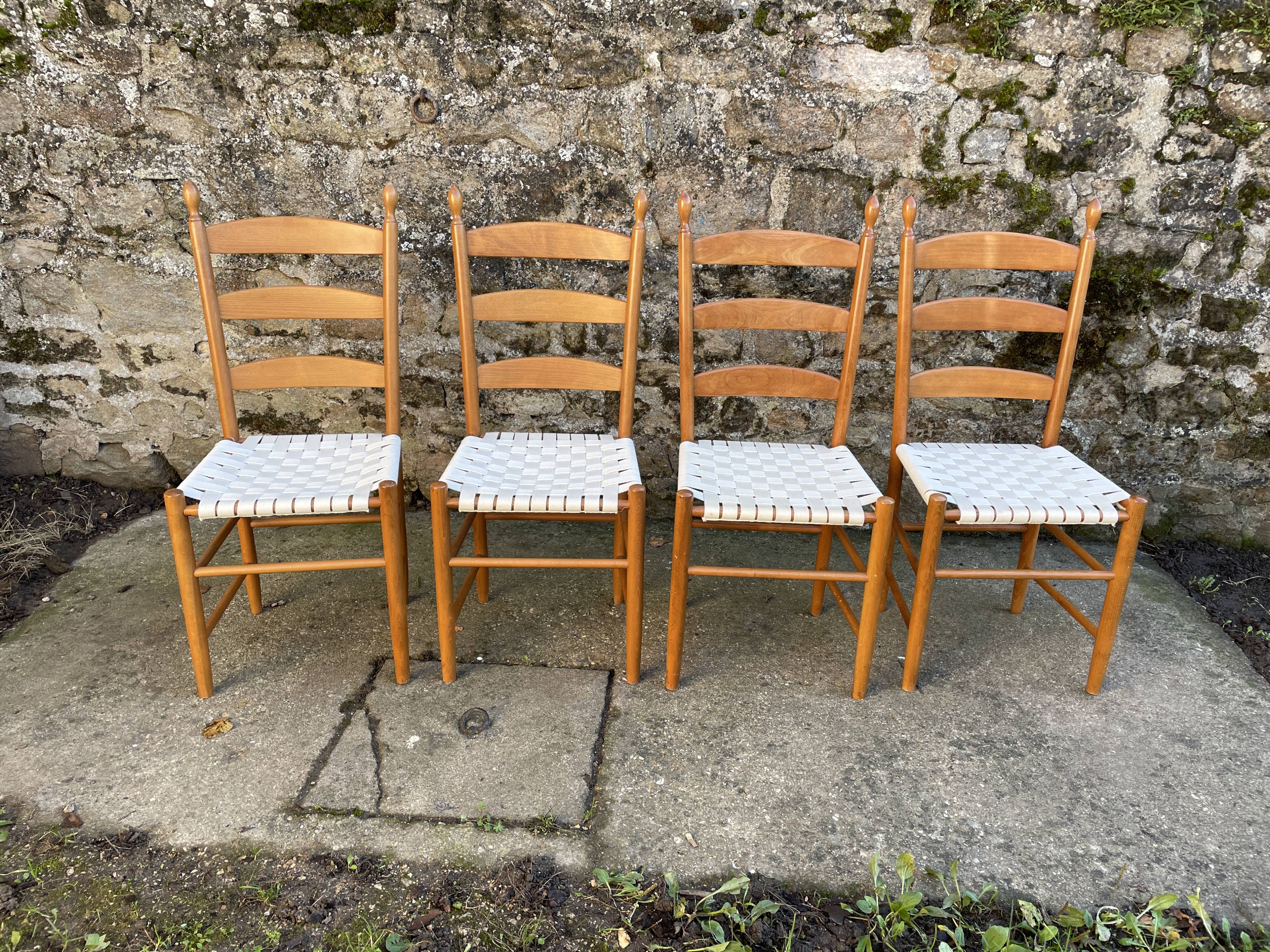 Set de 4 chaises dossier échelonné et assise tissée en coton blanc