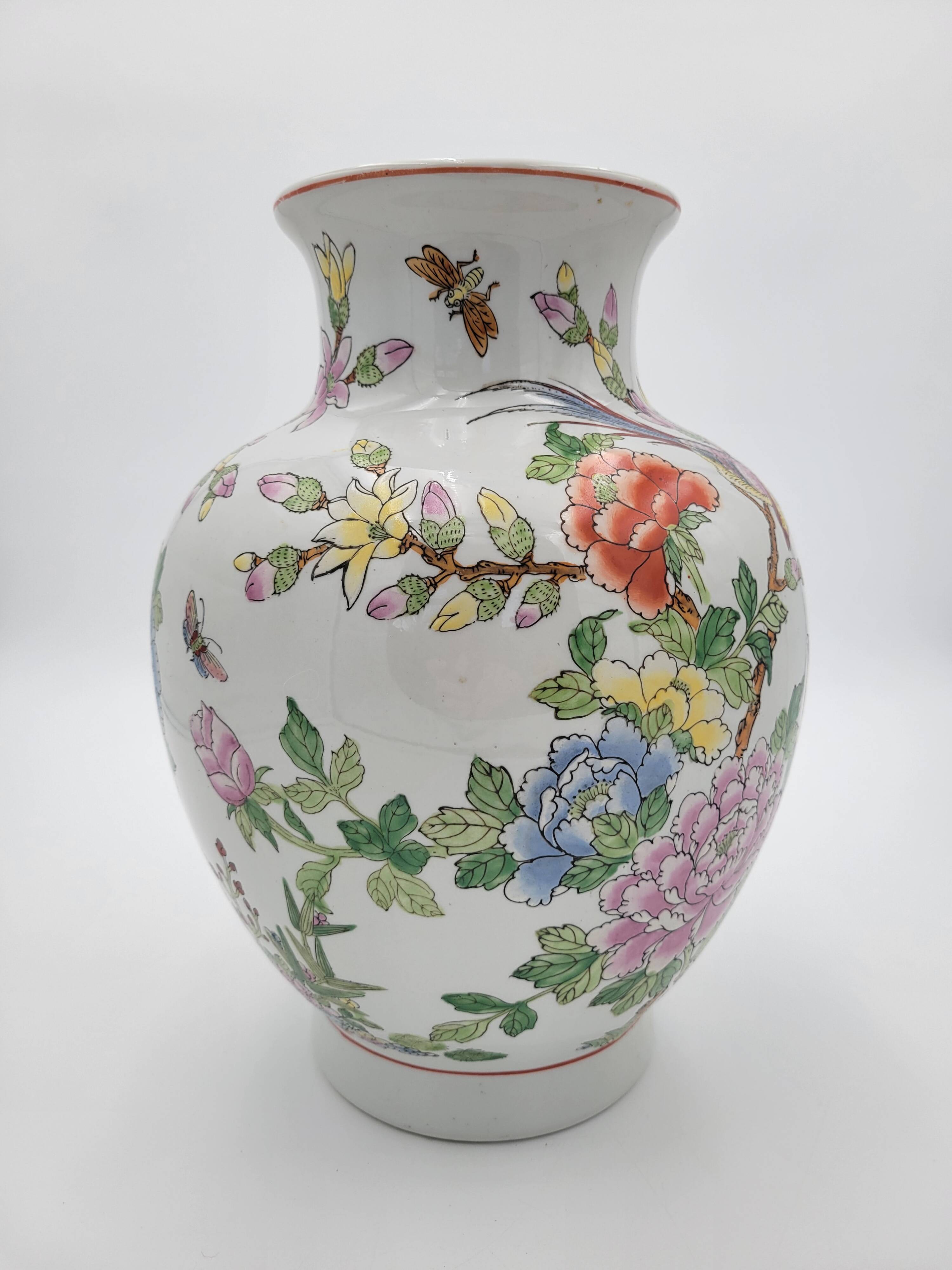 Vase en porcelaine chinoise décoré de fleurs et d'oiseaux
