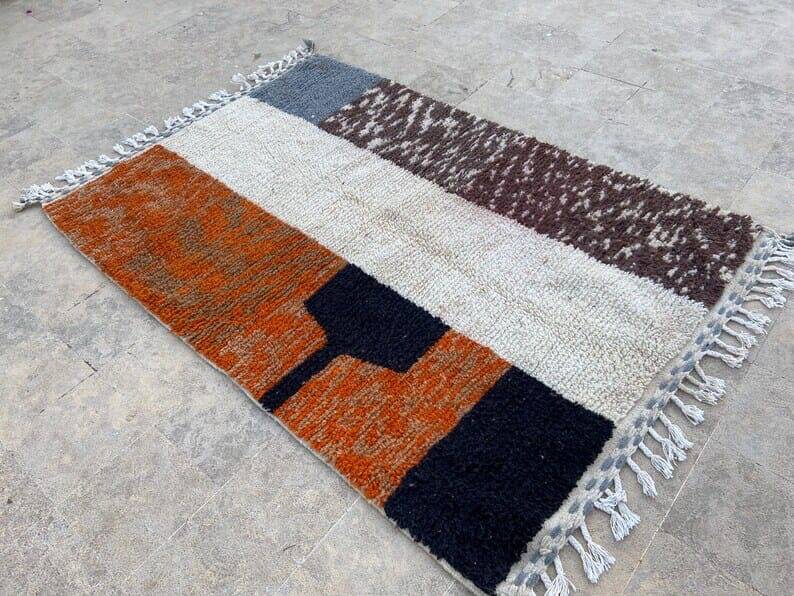Handmade wool rug in colourful patterns, size 150x250 cm.