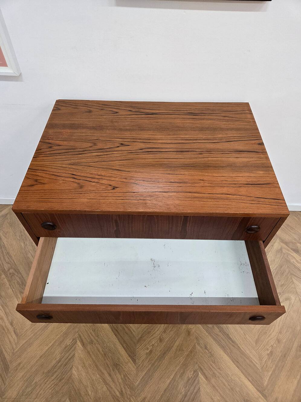 Commode vintage