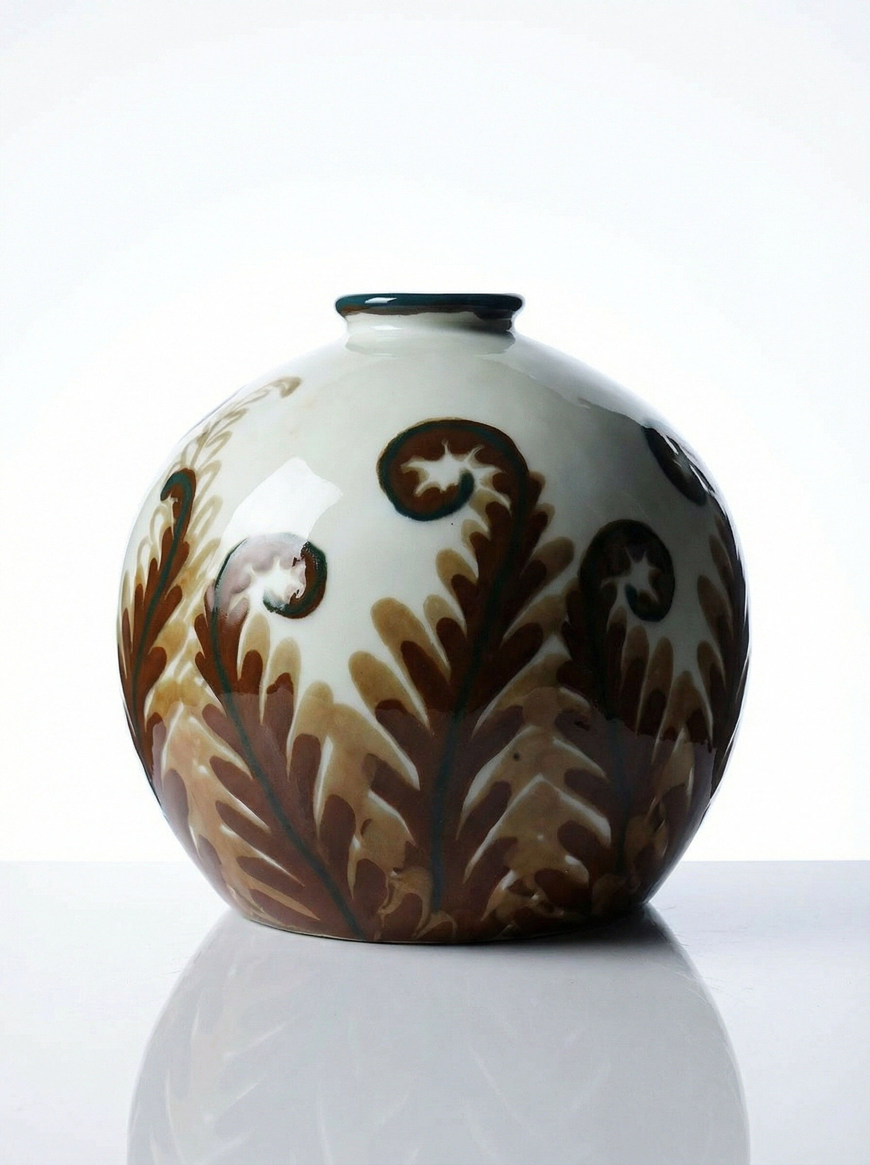 Small round porcelain vase Tharaud Limoges circa 1920-1940