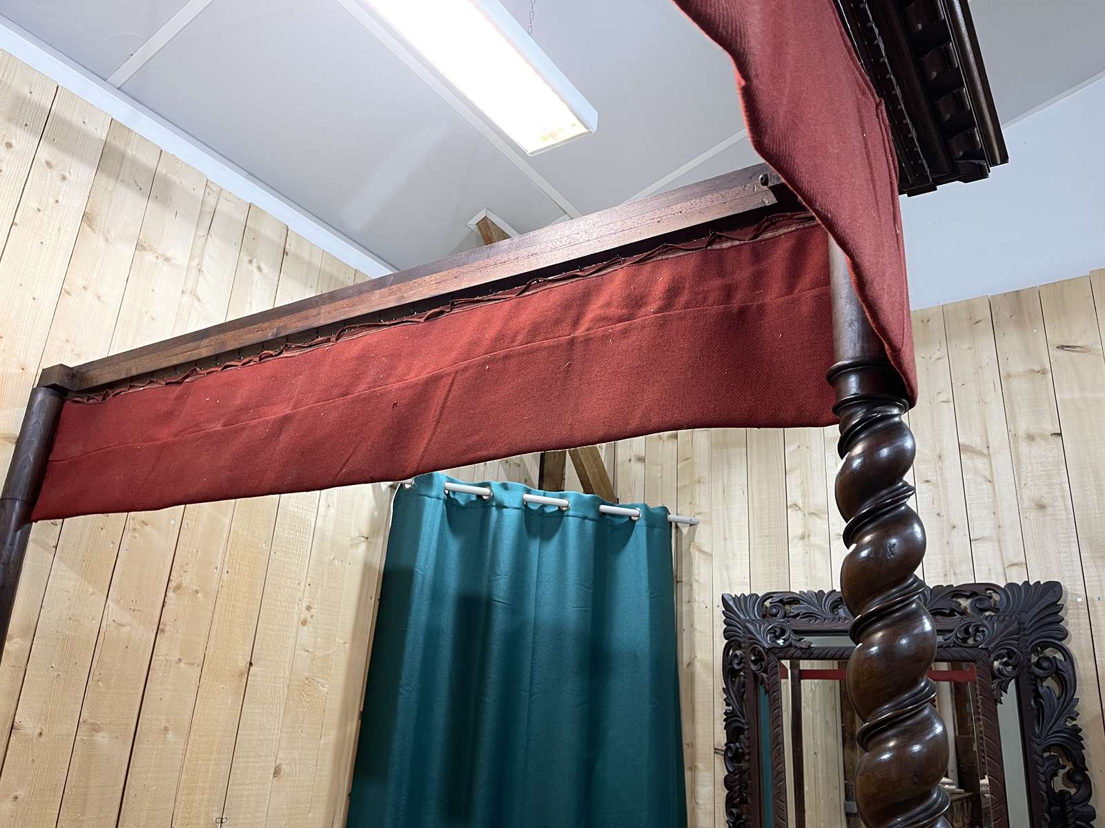 Louis XIII four-poster bed in walnut and poplar