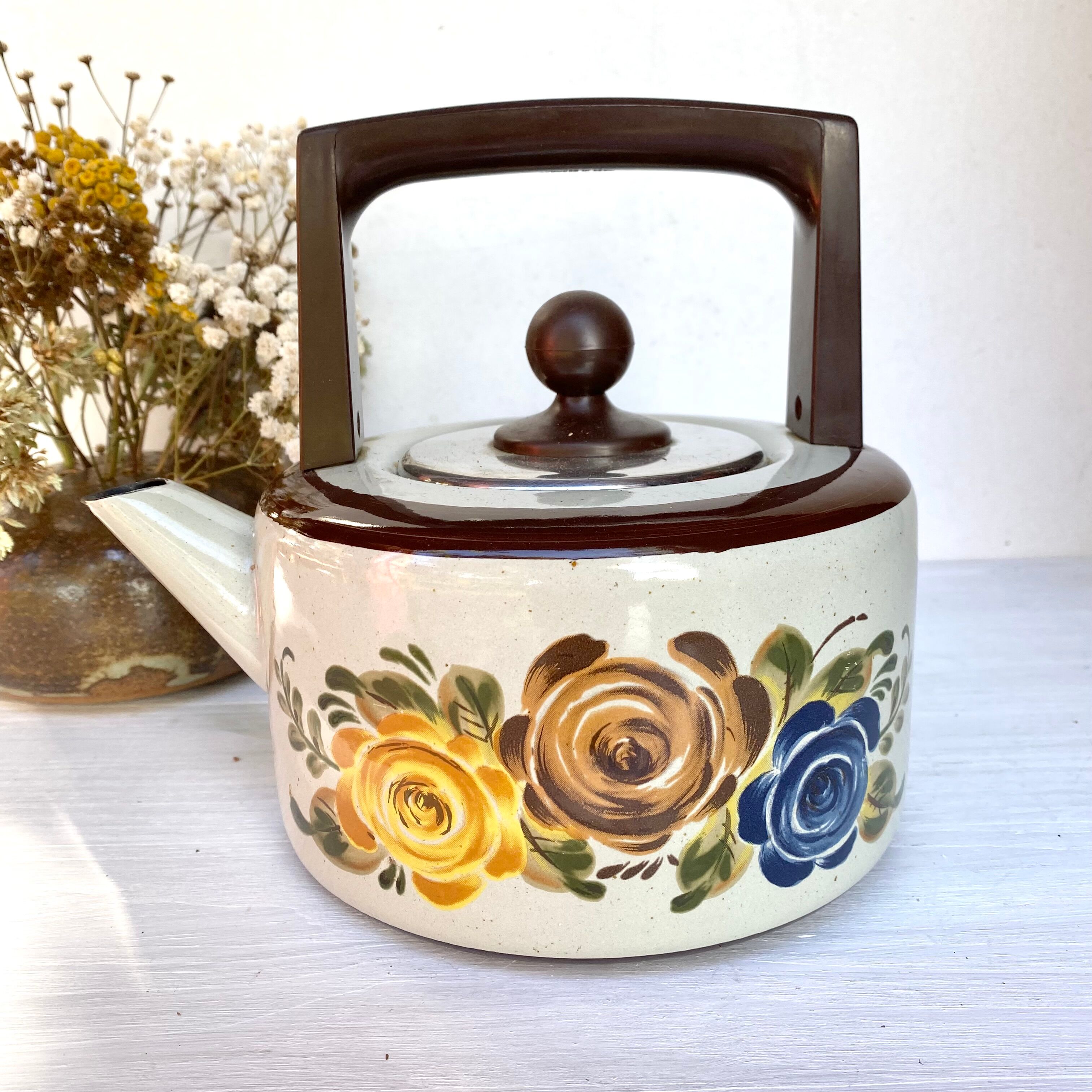 Bouilloire vintage en tôle émaillée Asta