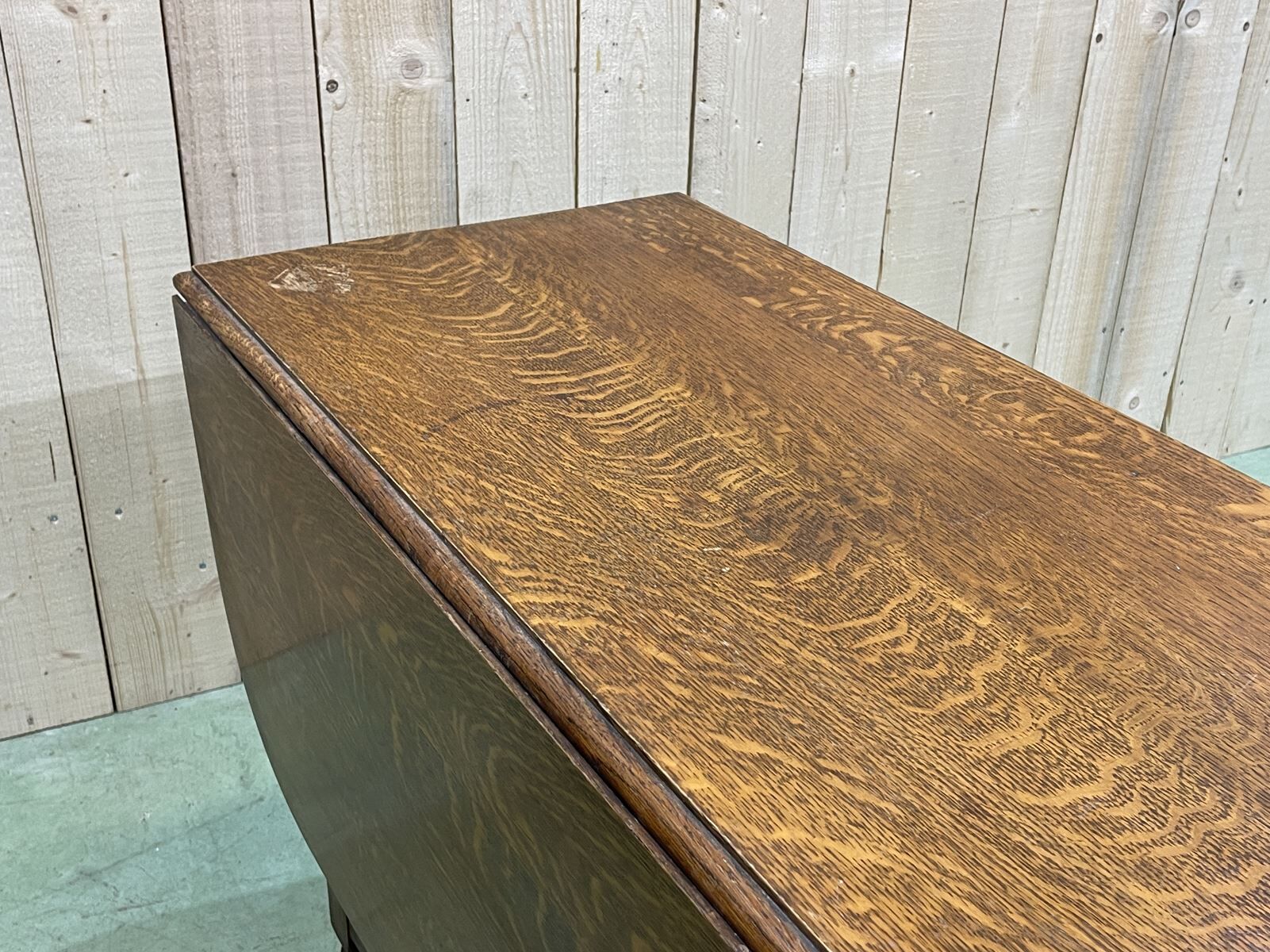 English folding table called -Gateleg- oak from the 1930s