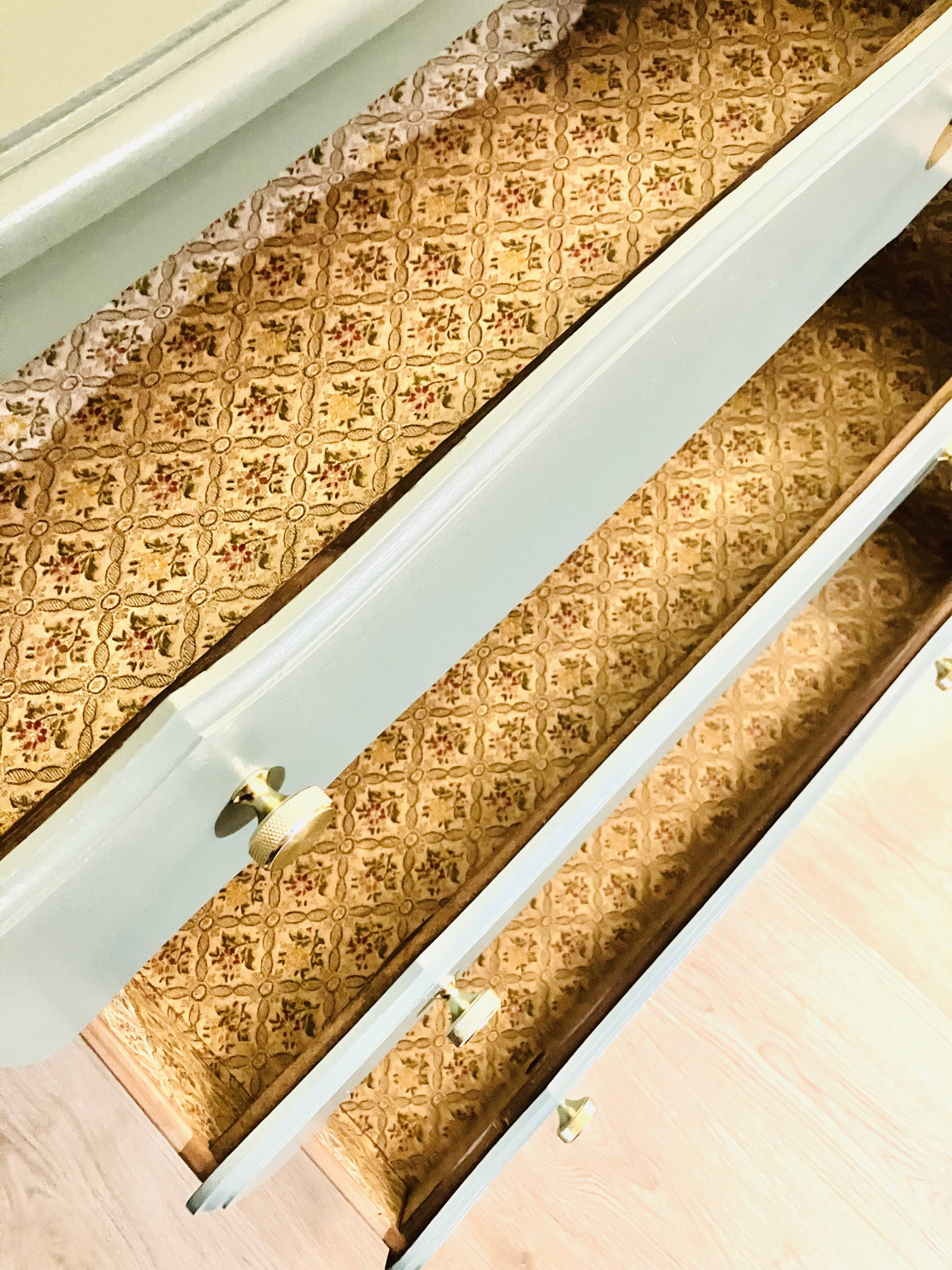 Vintage wooden chest of drawers