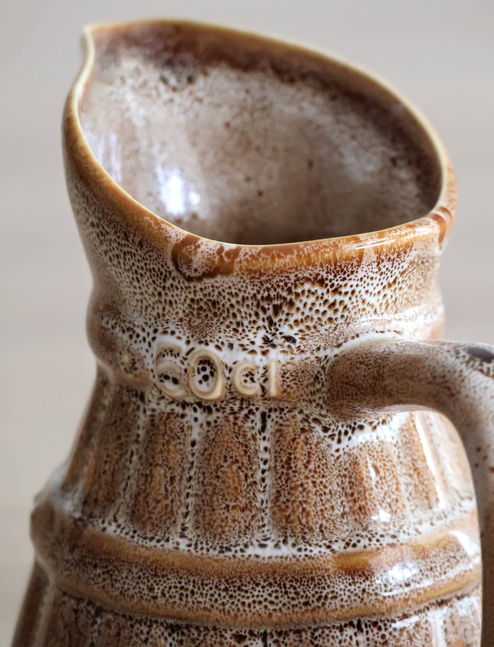50cl glazed ceramic pitcher with beer barrel decoration