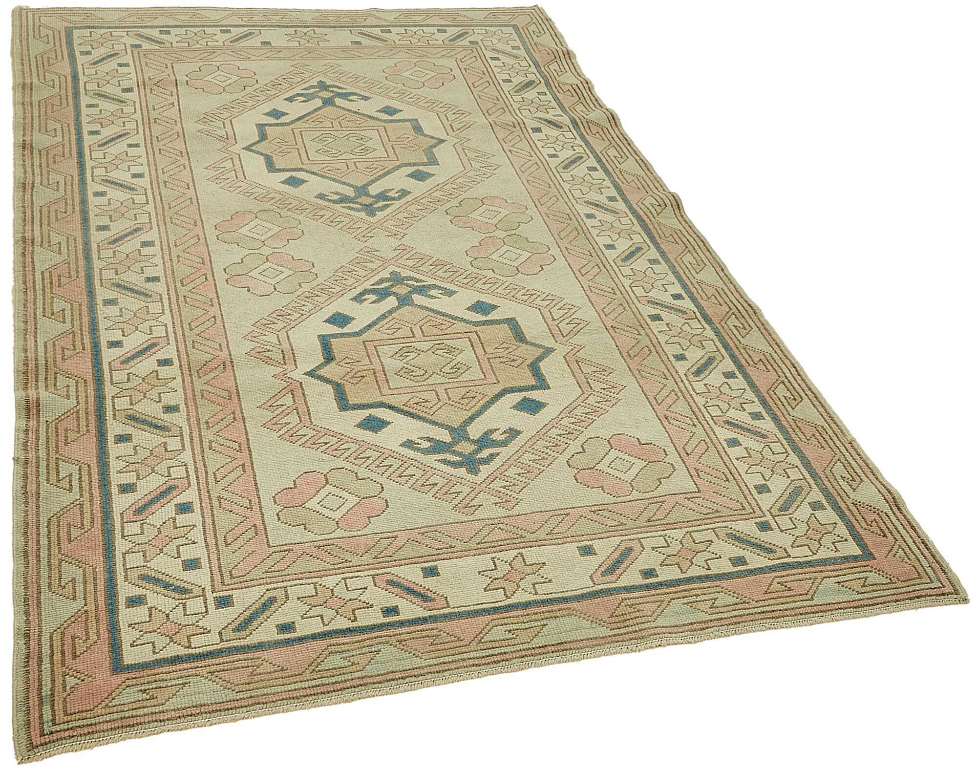 Turkish Vintage Anatolian Rug 134 cm x 205 cm