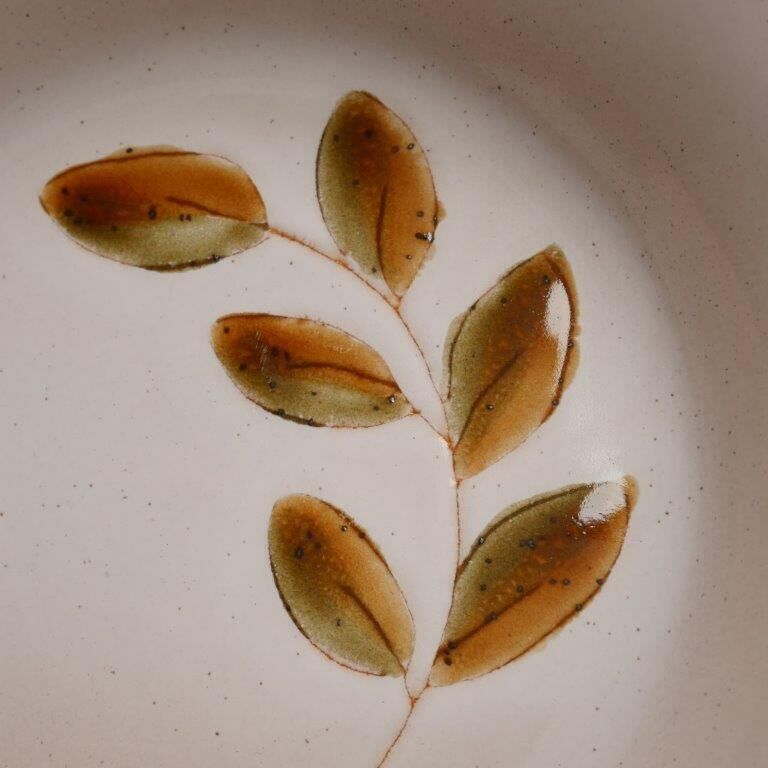 Lot 12 hollow plates in varnished sandstone, Cévennes model of Saint Amand