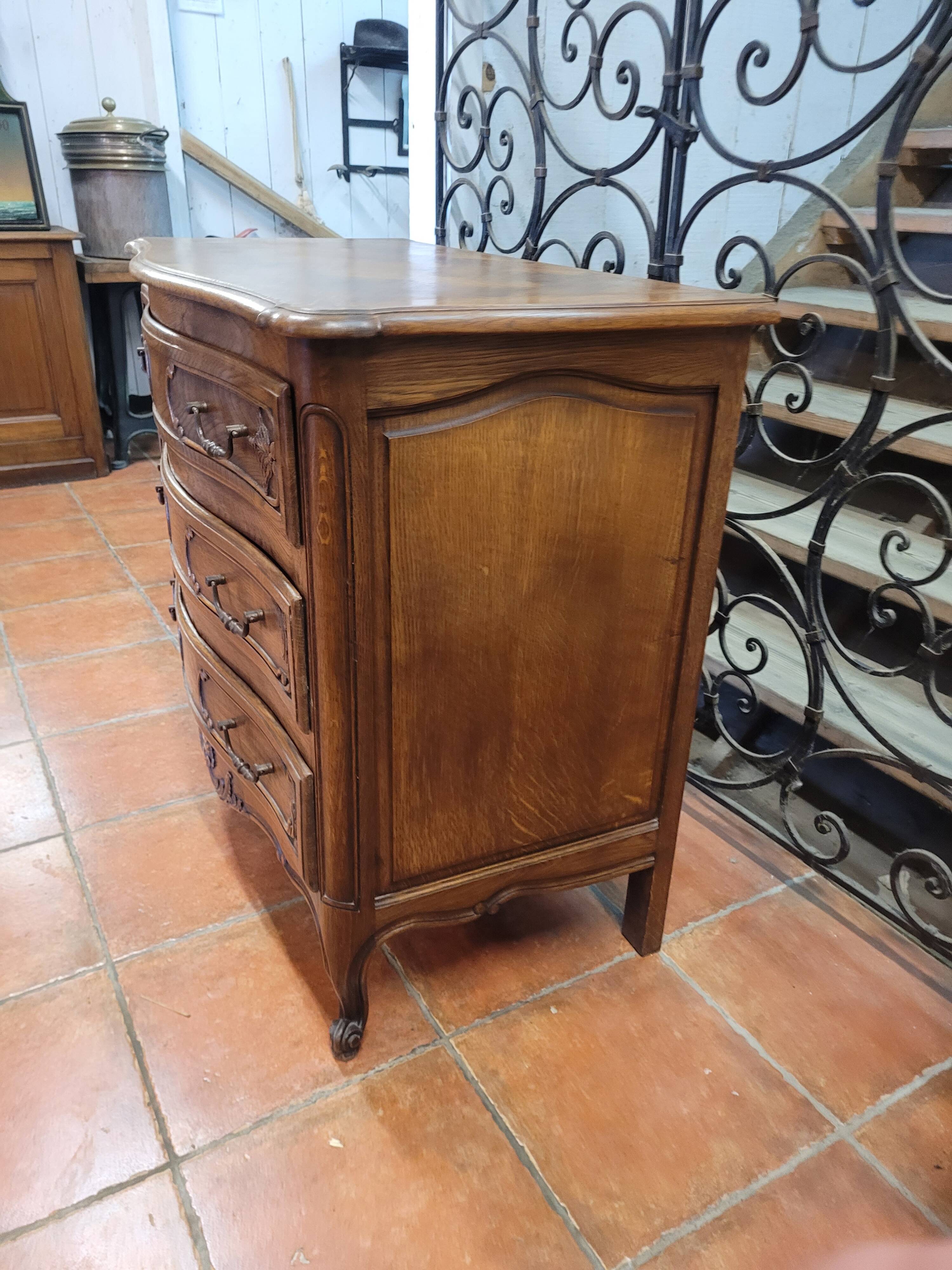 Curved oak chest of drawers in Louis XV style