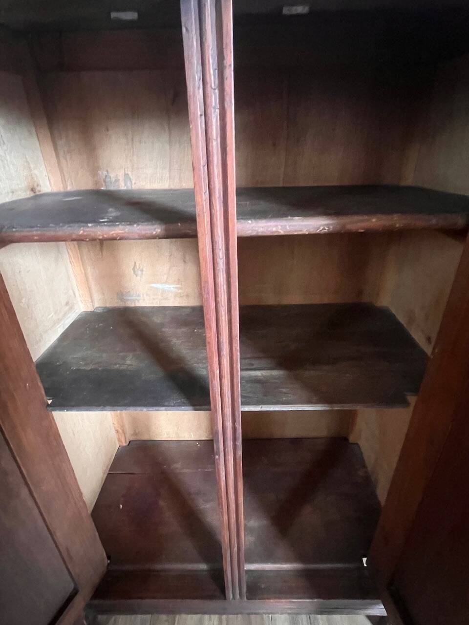 Small cabinet with 2 doors