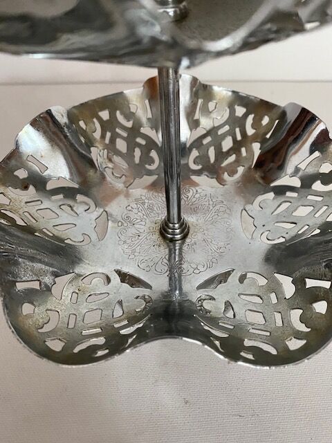 vintage metal cake-mignardise display