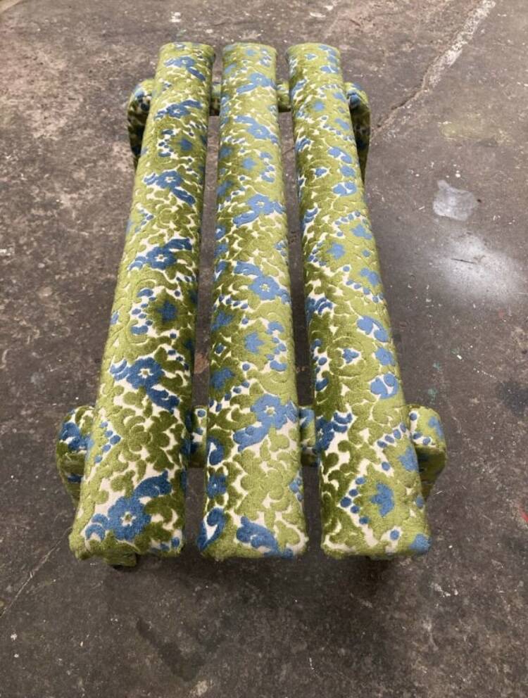 Flowered velvet bench