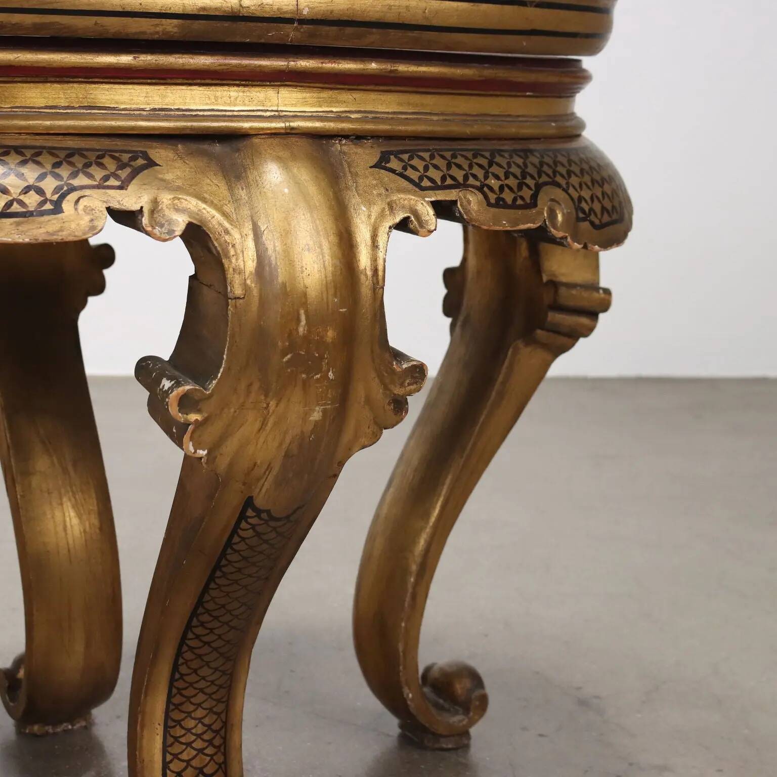 Table basse ancienne en bois laqué chinoiserie, Italie, début XXe siècle