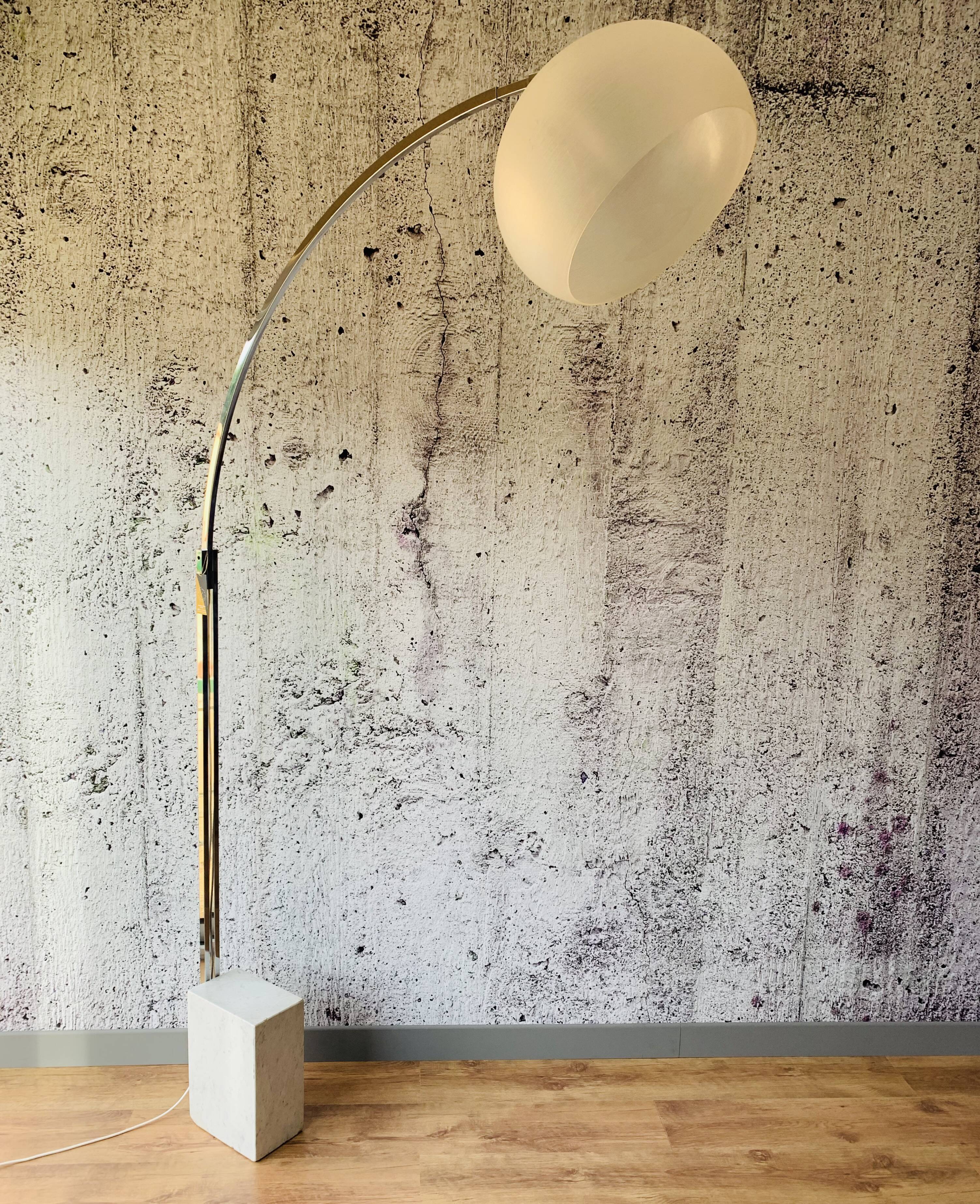 Marble foot lamppost Arc