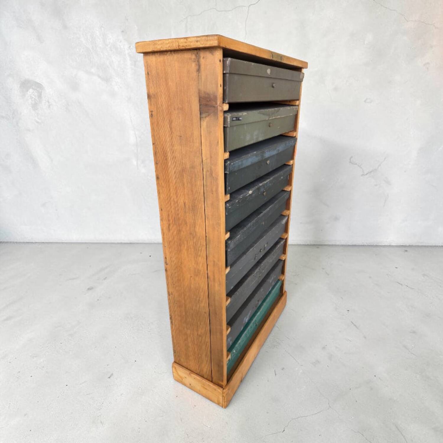 Cardboard maker's furniture