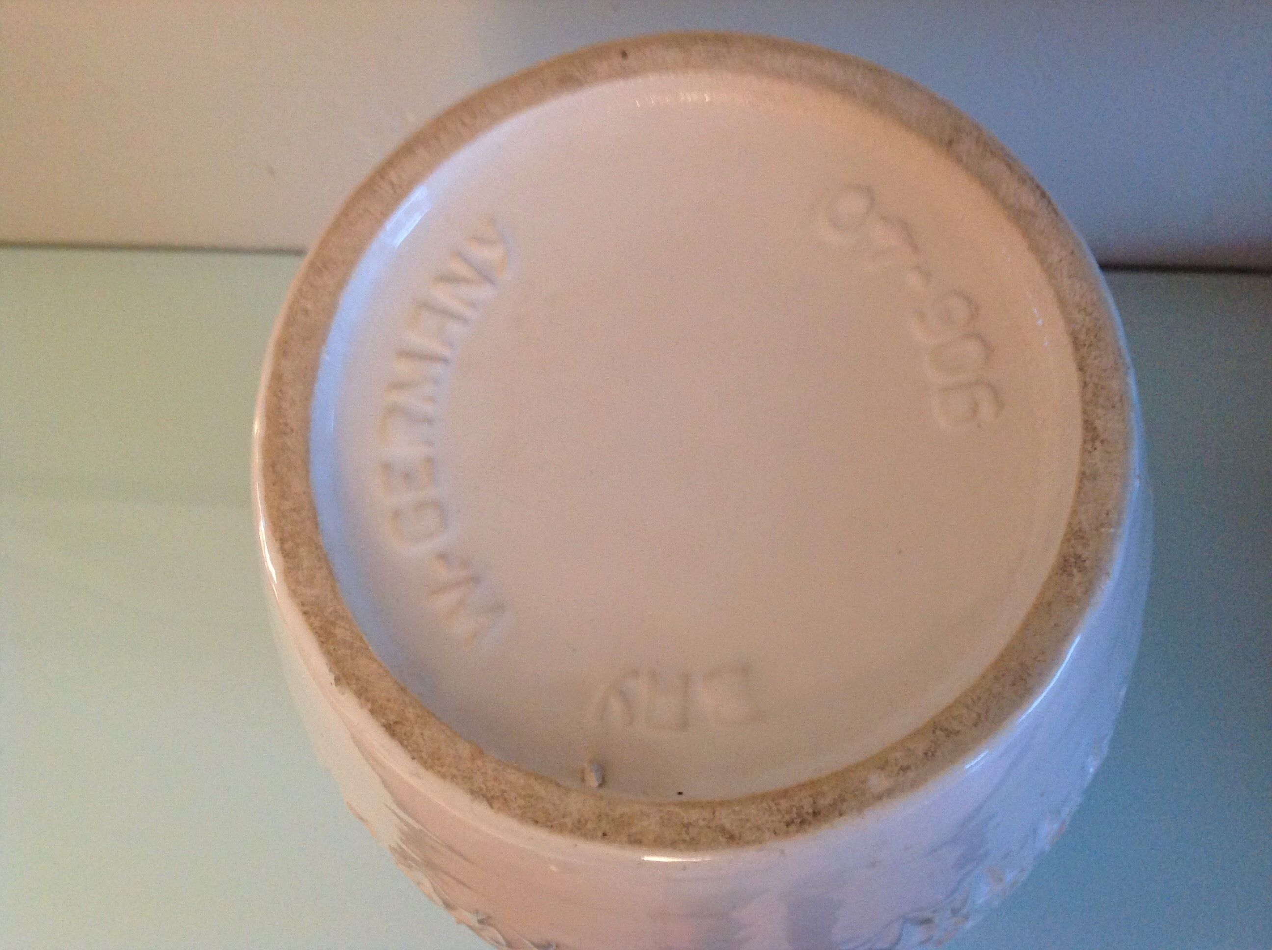Ovoid vase in white ceramic pr Bay Keramik / vintage 60s-70s