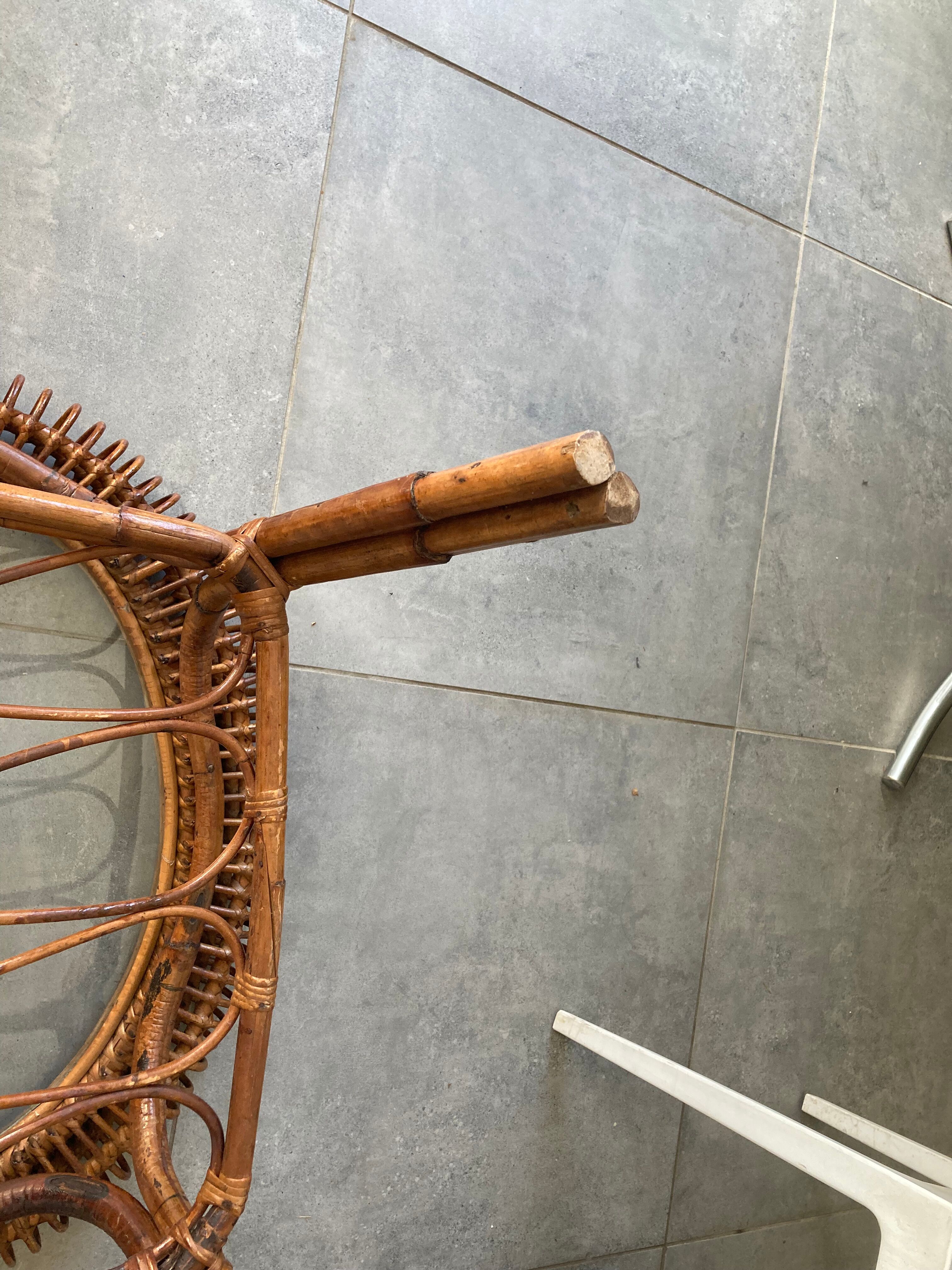 Rattan coffee table and glass in excellent condition