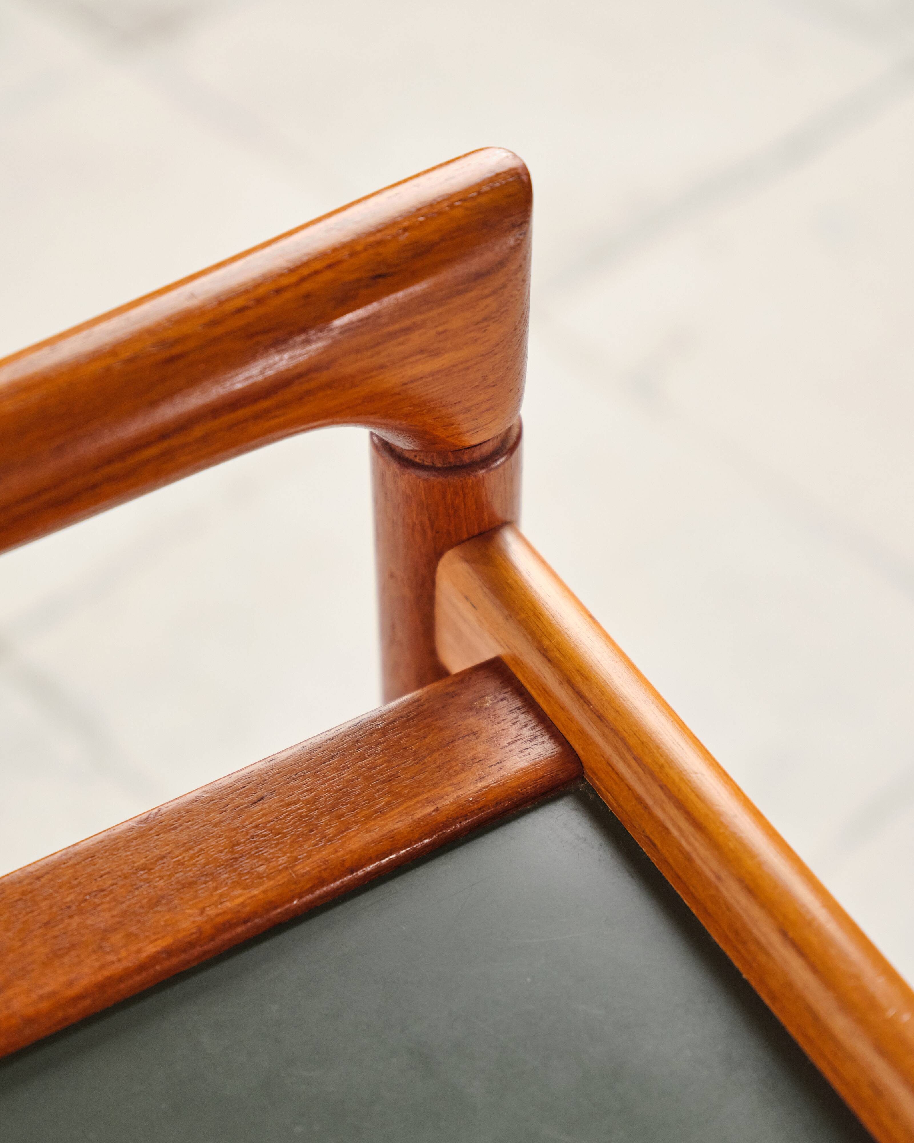 Dessert or bar cart, Dyrlund, mid-20th century design in teak.