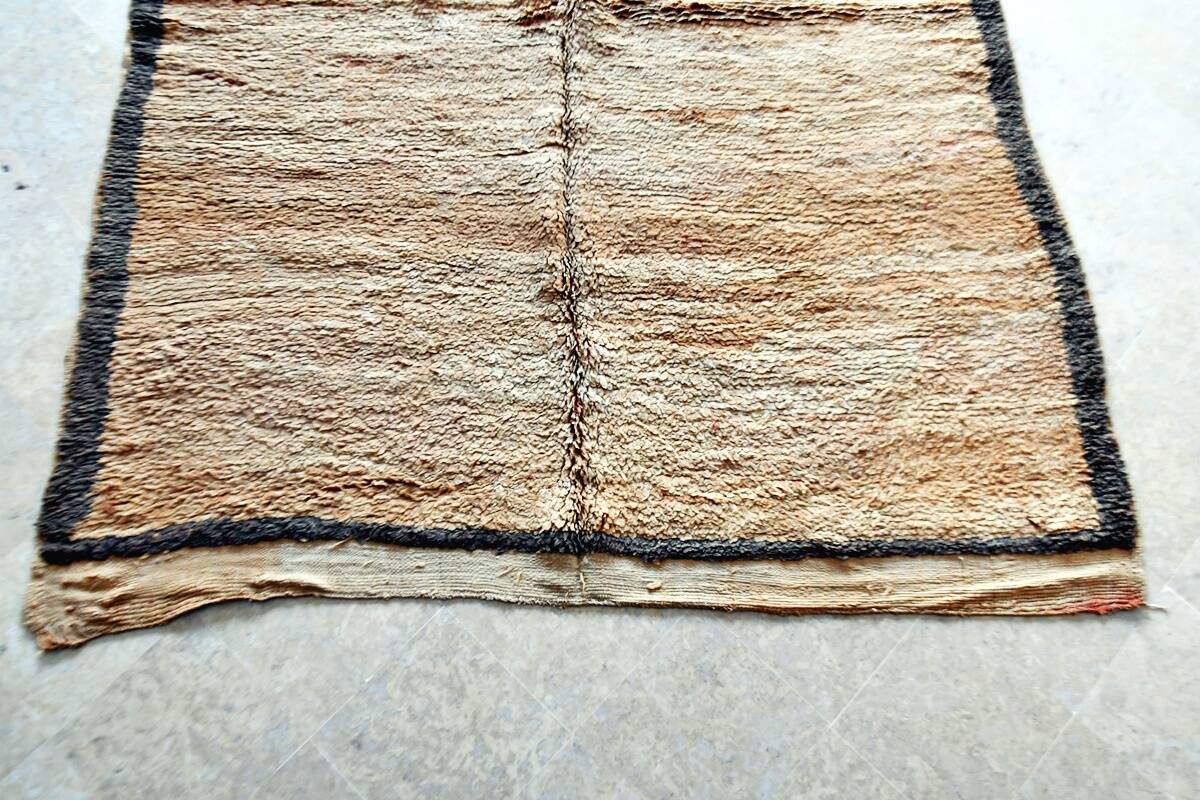 Moroccan Berber rug Boujaad vintage 376 x 185 cm Excellent condition