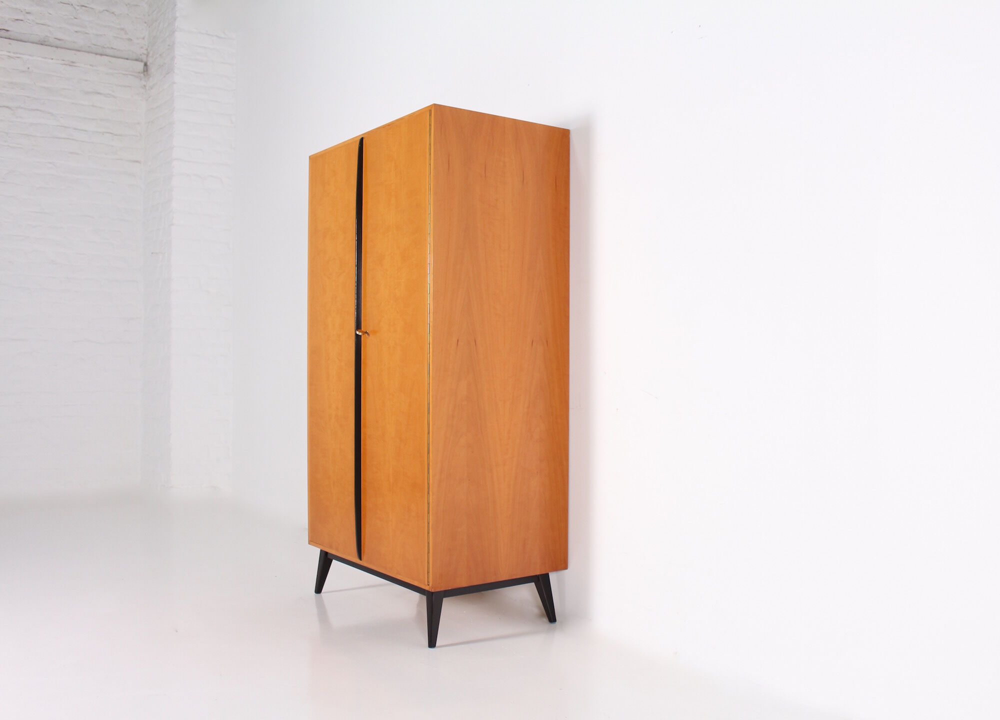 Penderie placard moderniste