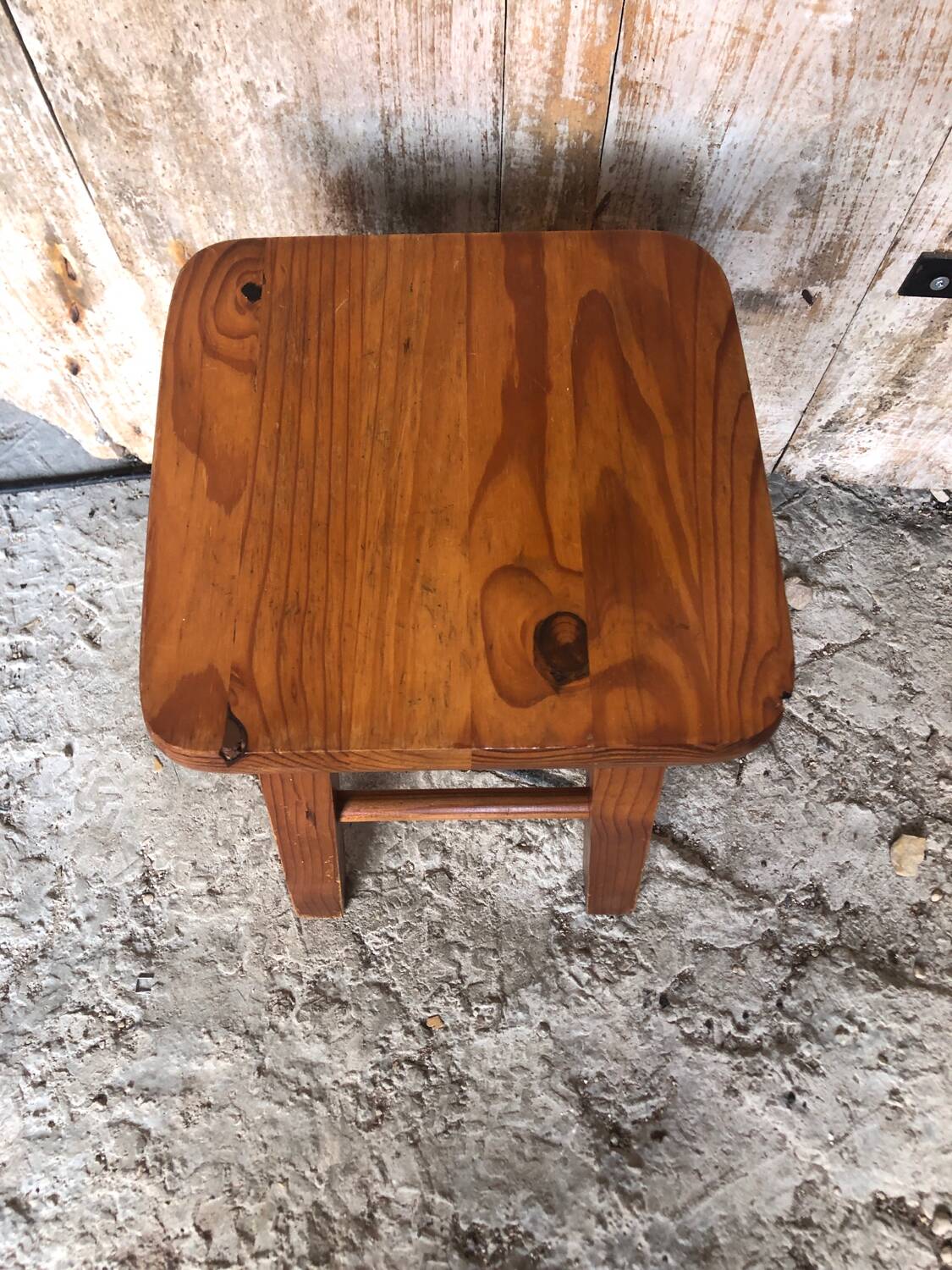 Ancien tabouret bois clair vintage