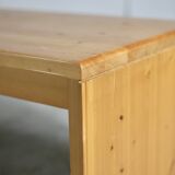 Charlotte Perriand (séléction de ) pour Les Arcs, rare table basse en pin, France,  circa 1960