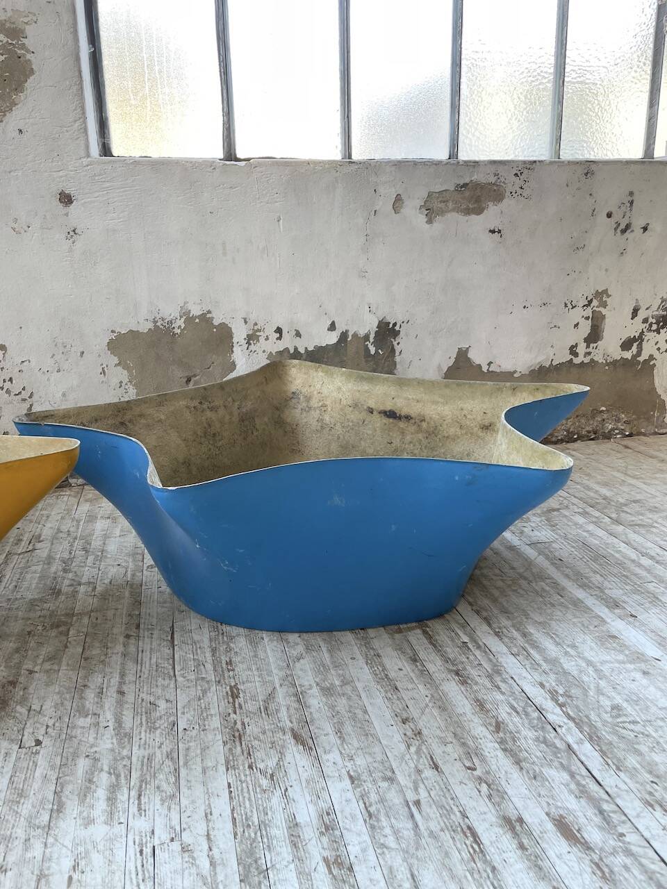 Set of 2 free-form fiberglass planters