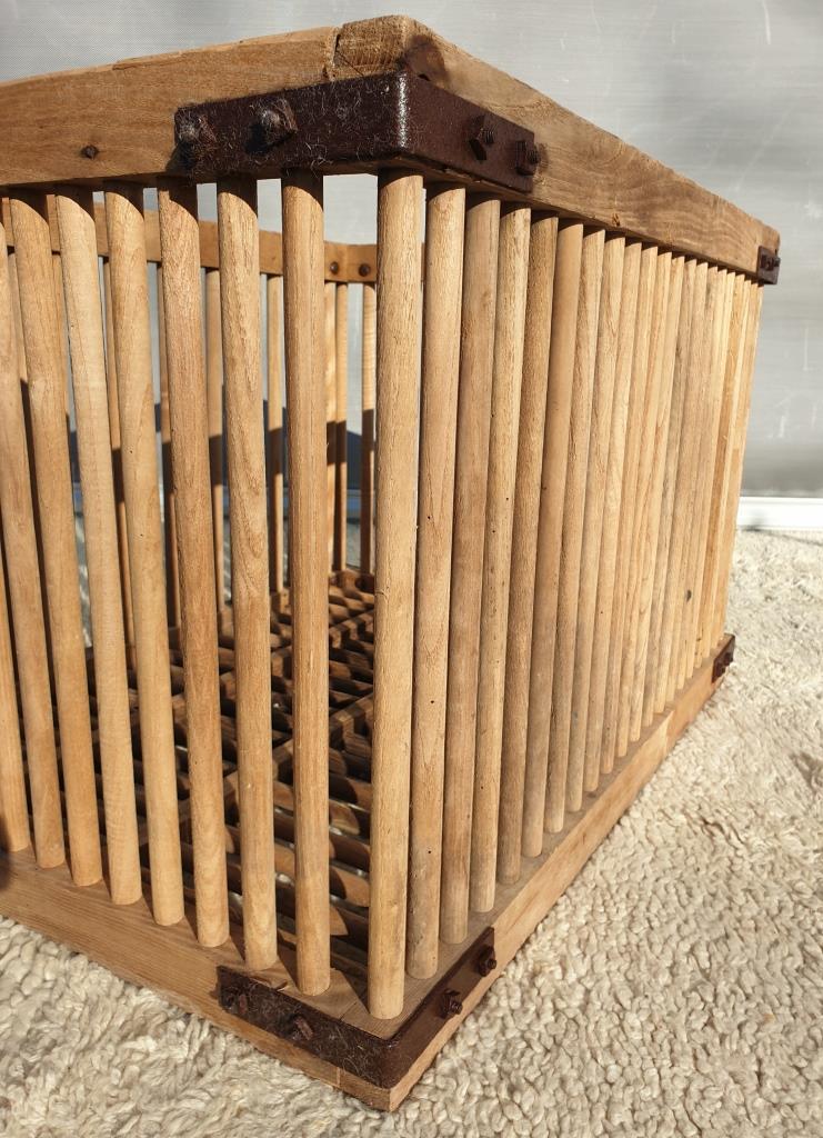 Caisse panier cage de filature XIXe à barreaux bois