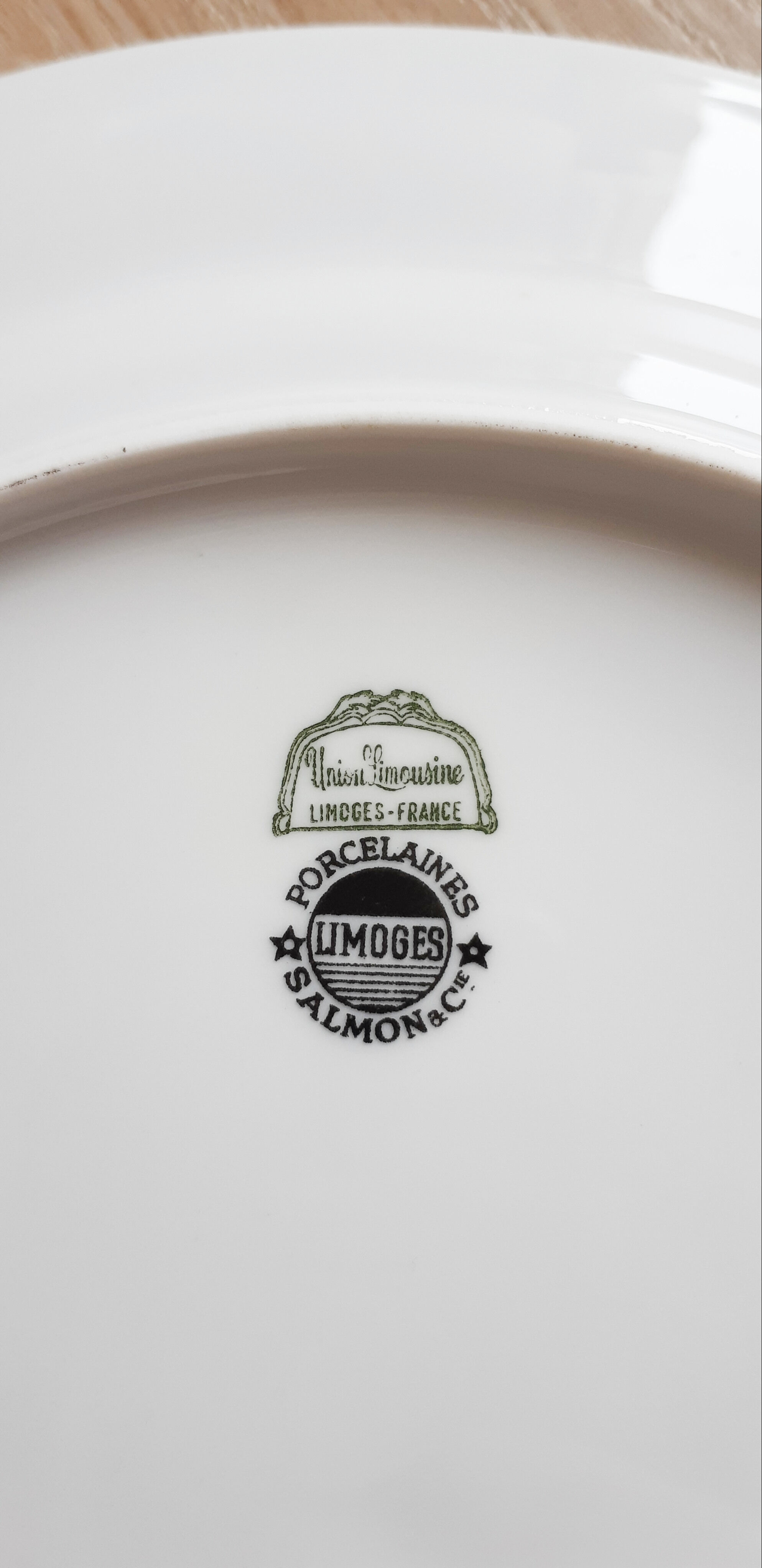 Flat plates (6) in Limoges porcelain