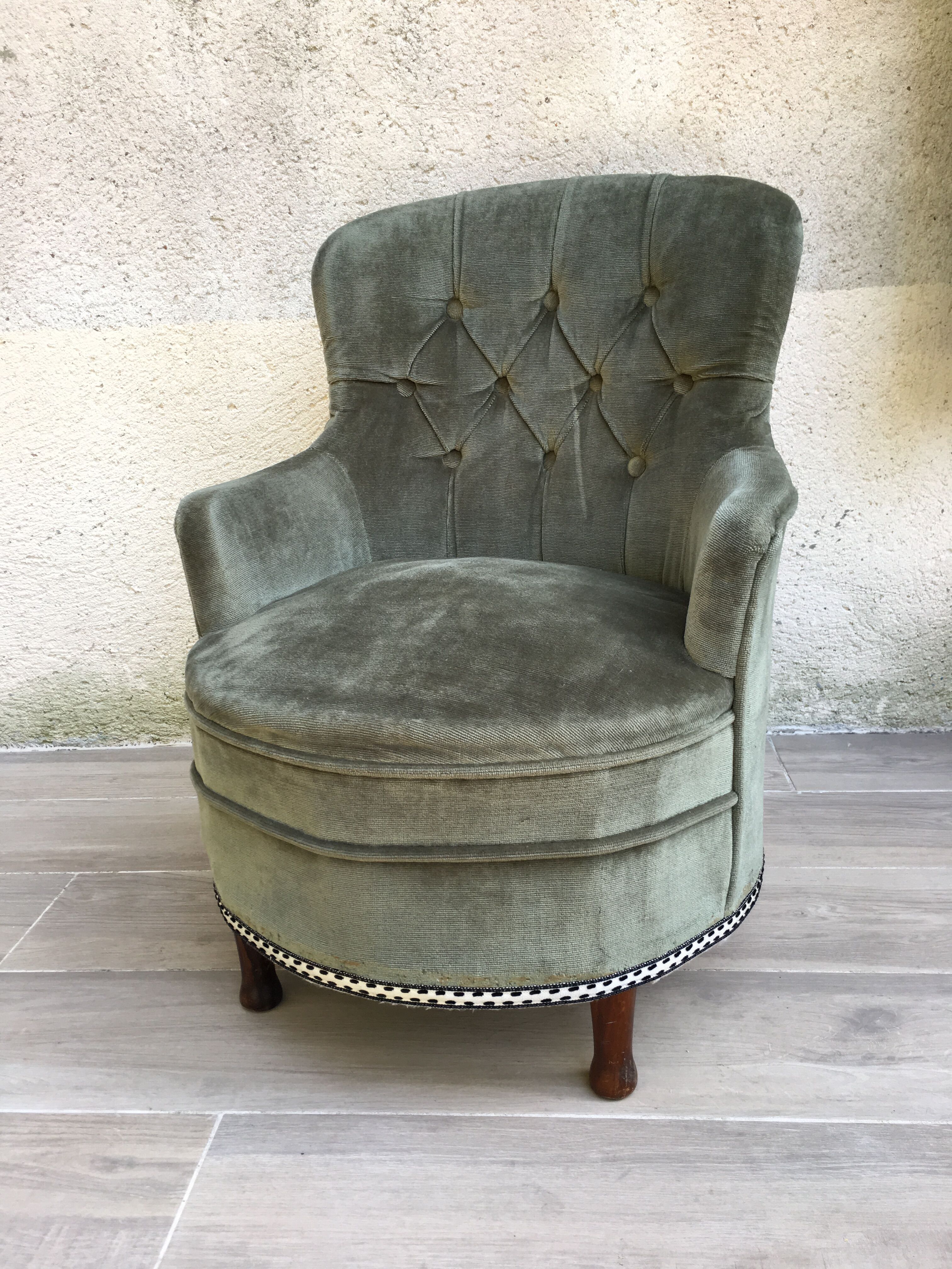 Velvet toad armchair